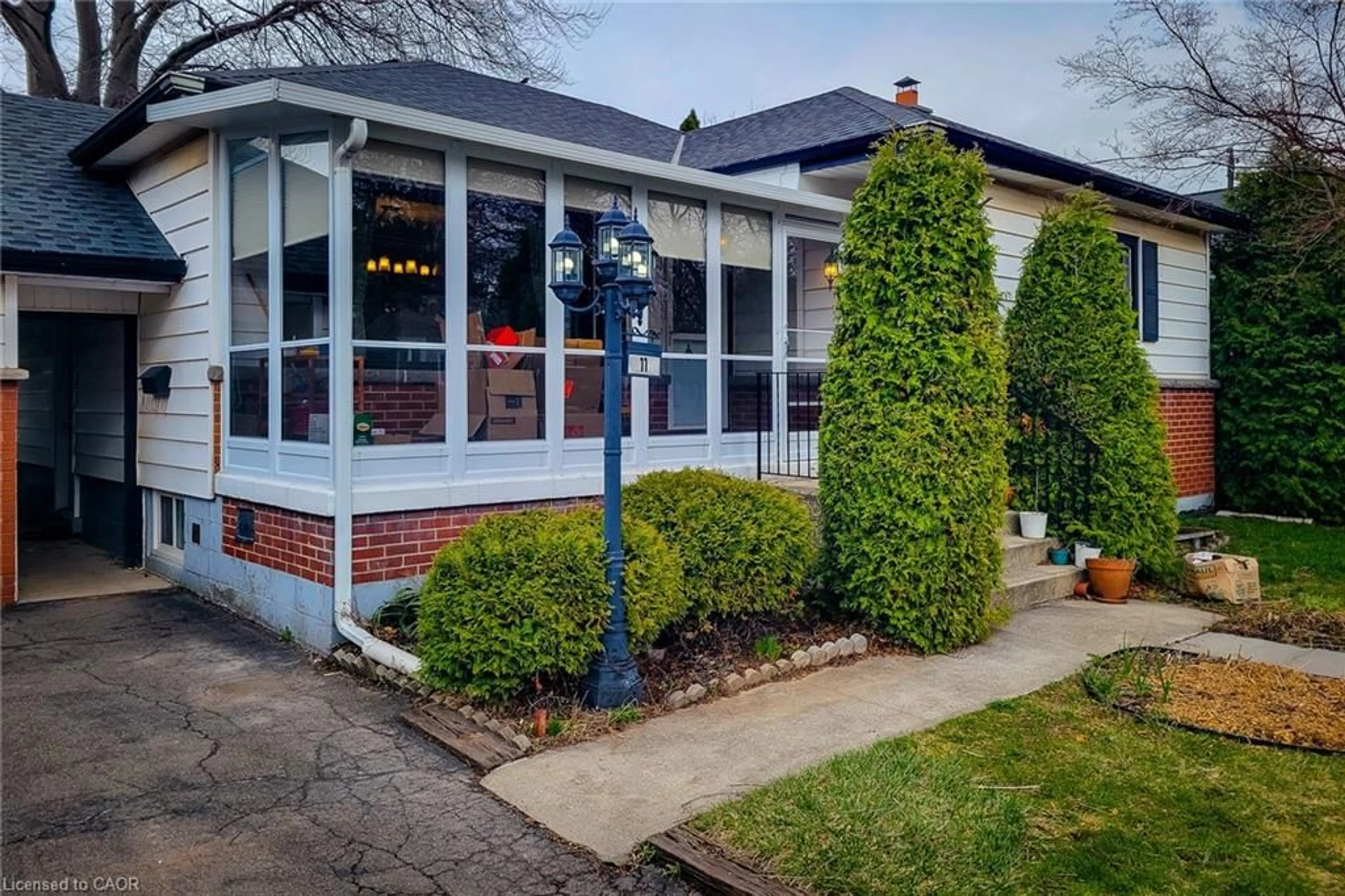 Unknown for 11 Collegiate Ave, Stoney Creek Ontario L8G 3K9