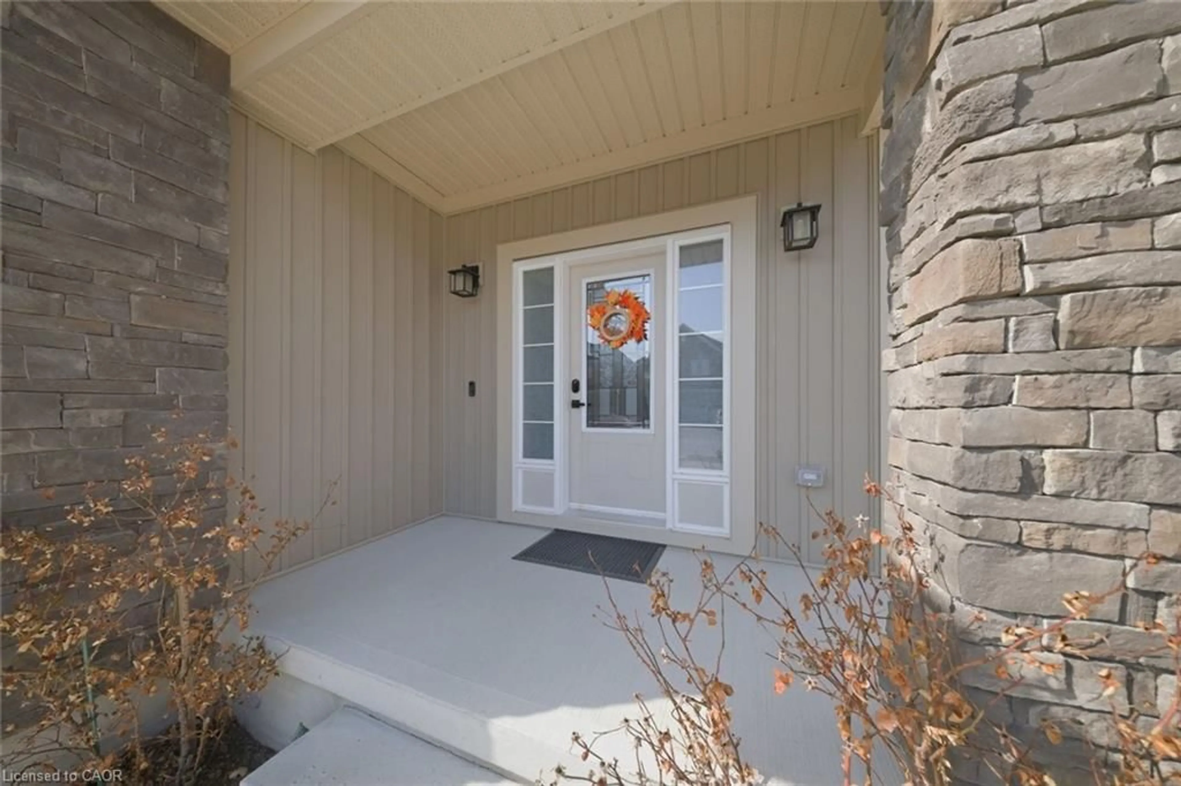 Indoor entryway for 17 Oldham Ave, Paris Ontario N3L 0G7