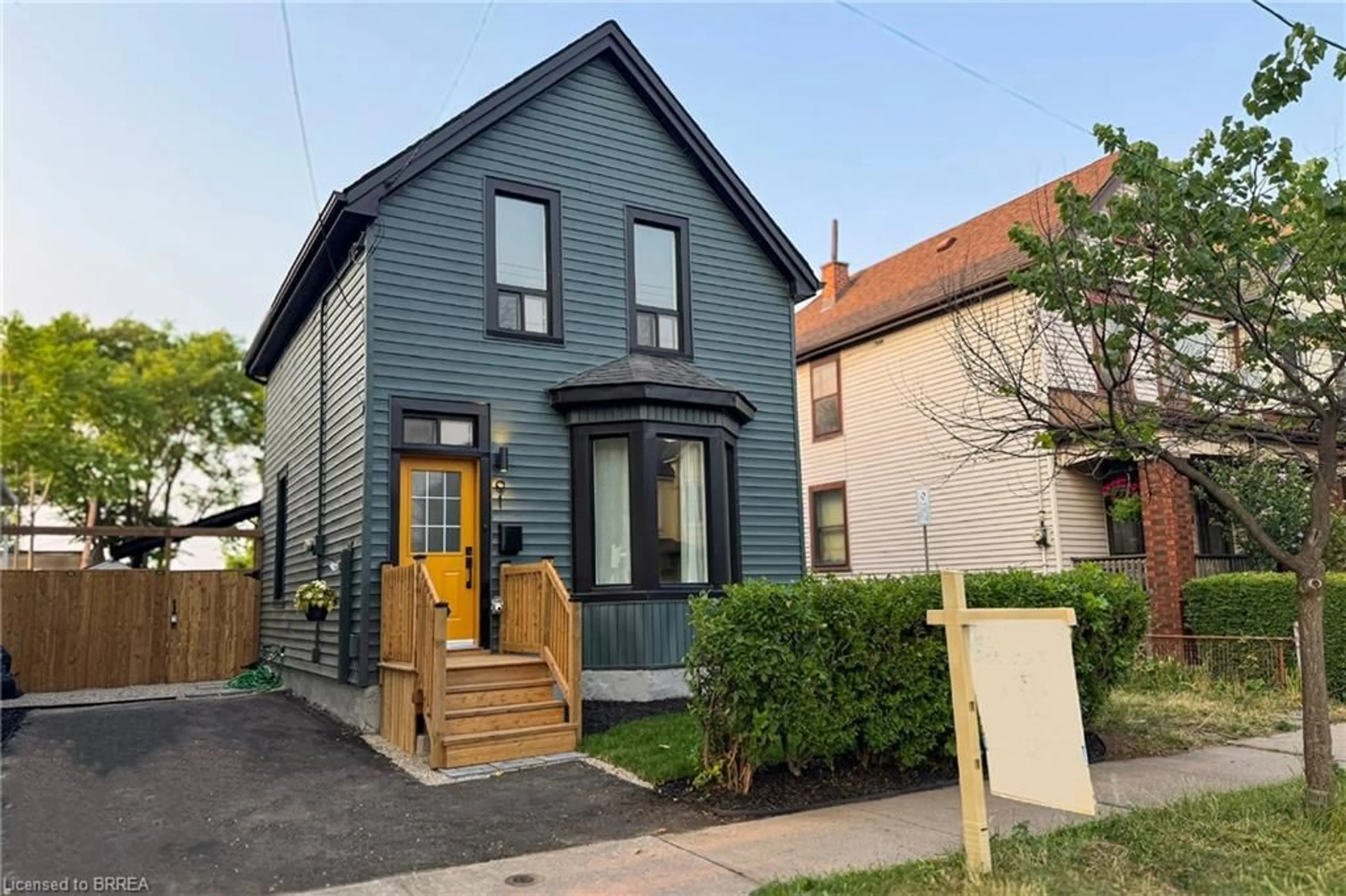 Home with brick exterior material, street for 91 Princess St, Hamilton Ontario L8L 3L1