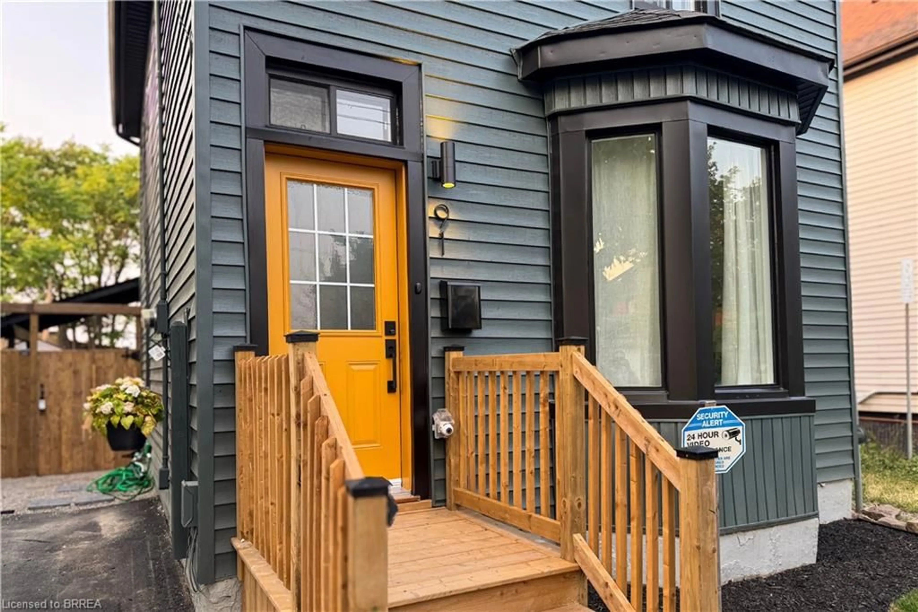 Indoor entryway for 91 Princess St, Hamilton Ontario L8L 3L1