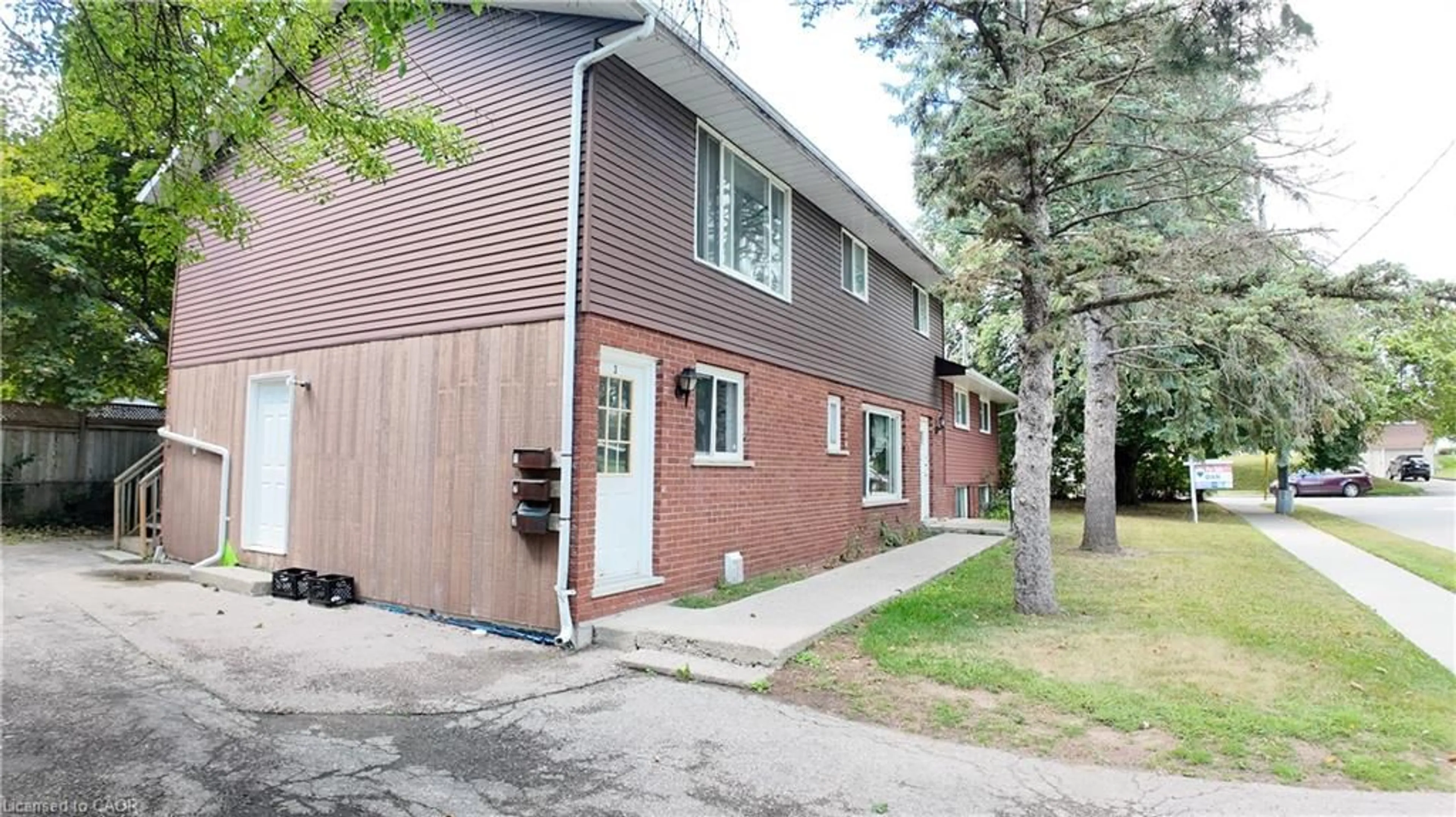 Unknown for 379 Holly St, Waterloo Ontario N2L 4G5