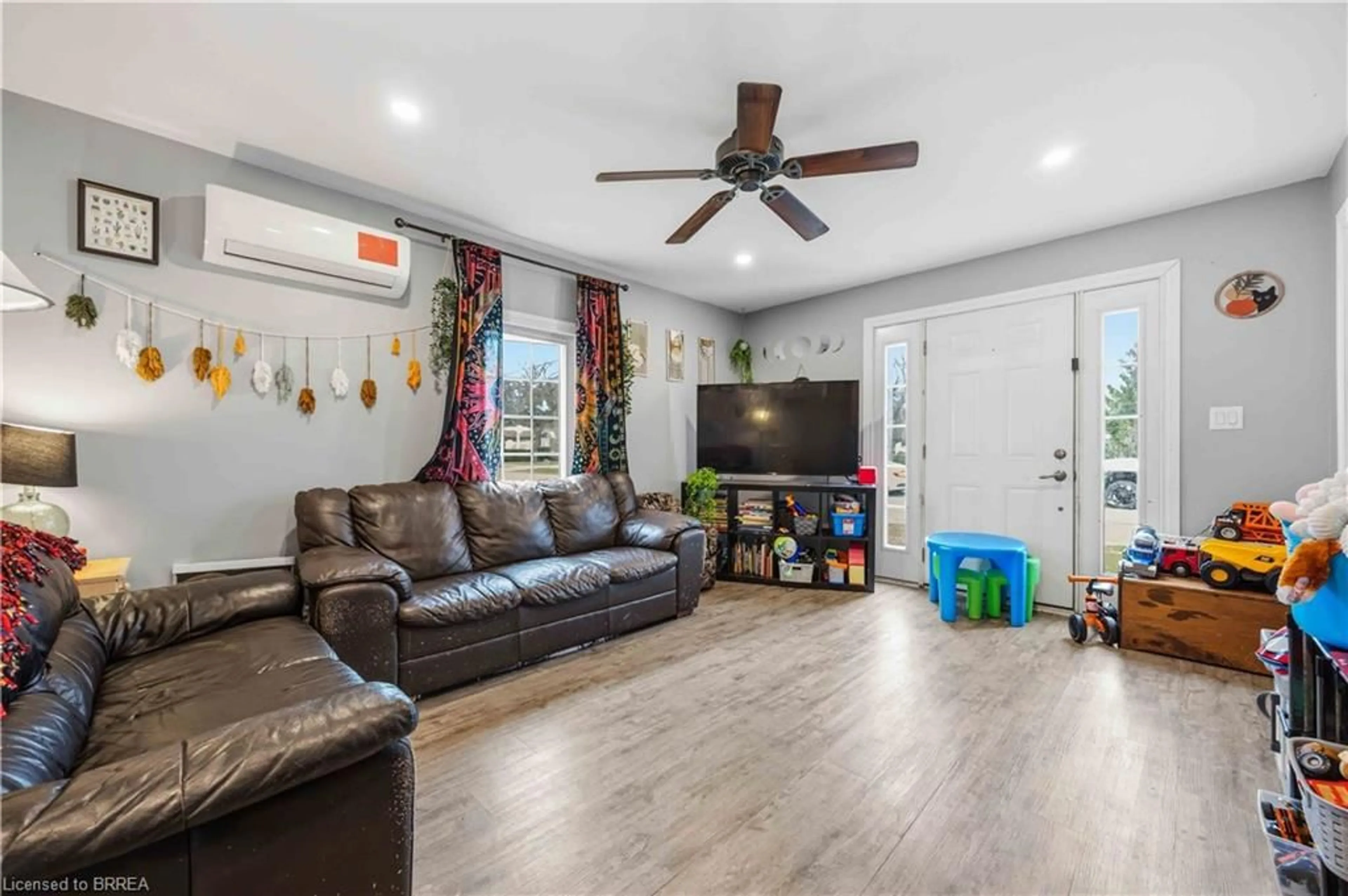 Living room with furniture, unknown for 30 Queen St, Forest Ontario N0N 1J0