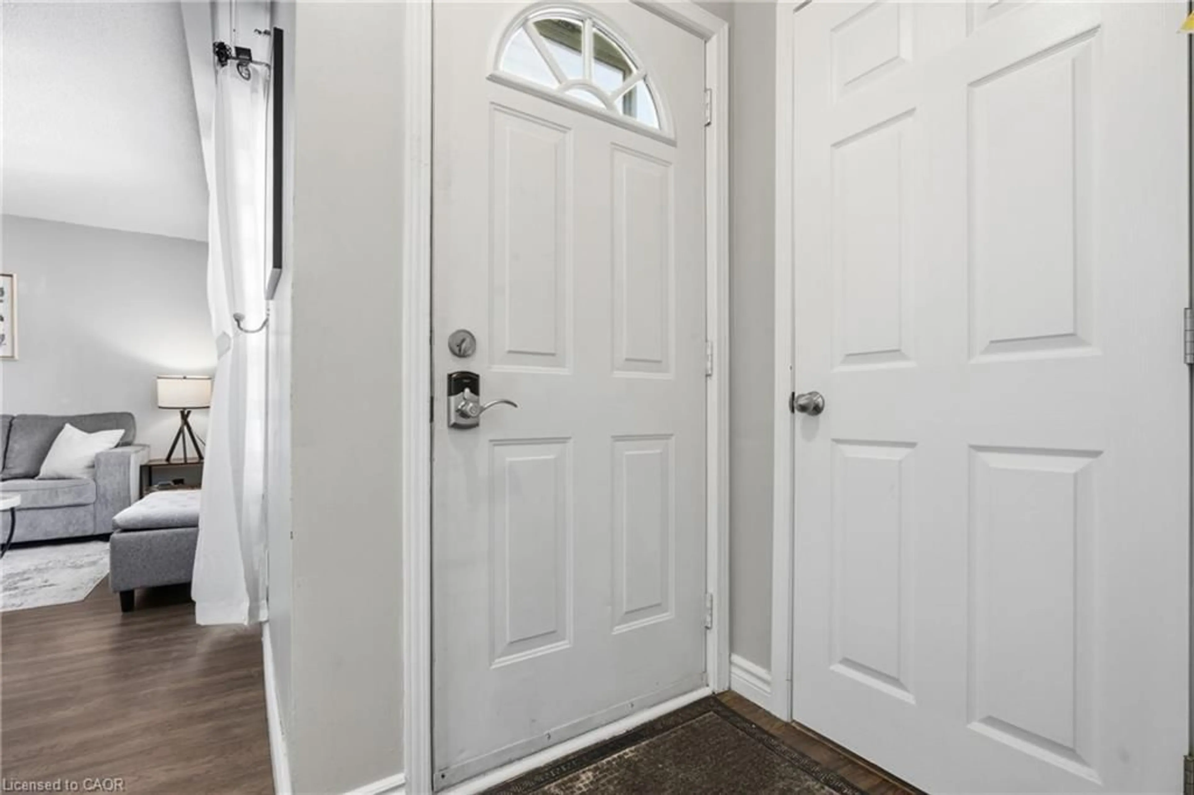 Indoor entryway for 423 Westwood Dr #44, Kitchener Ontario N2M 5B5