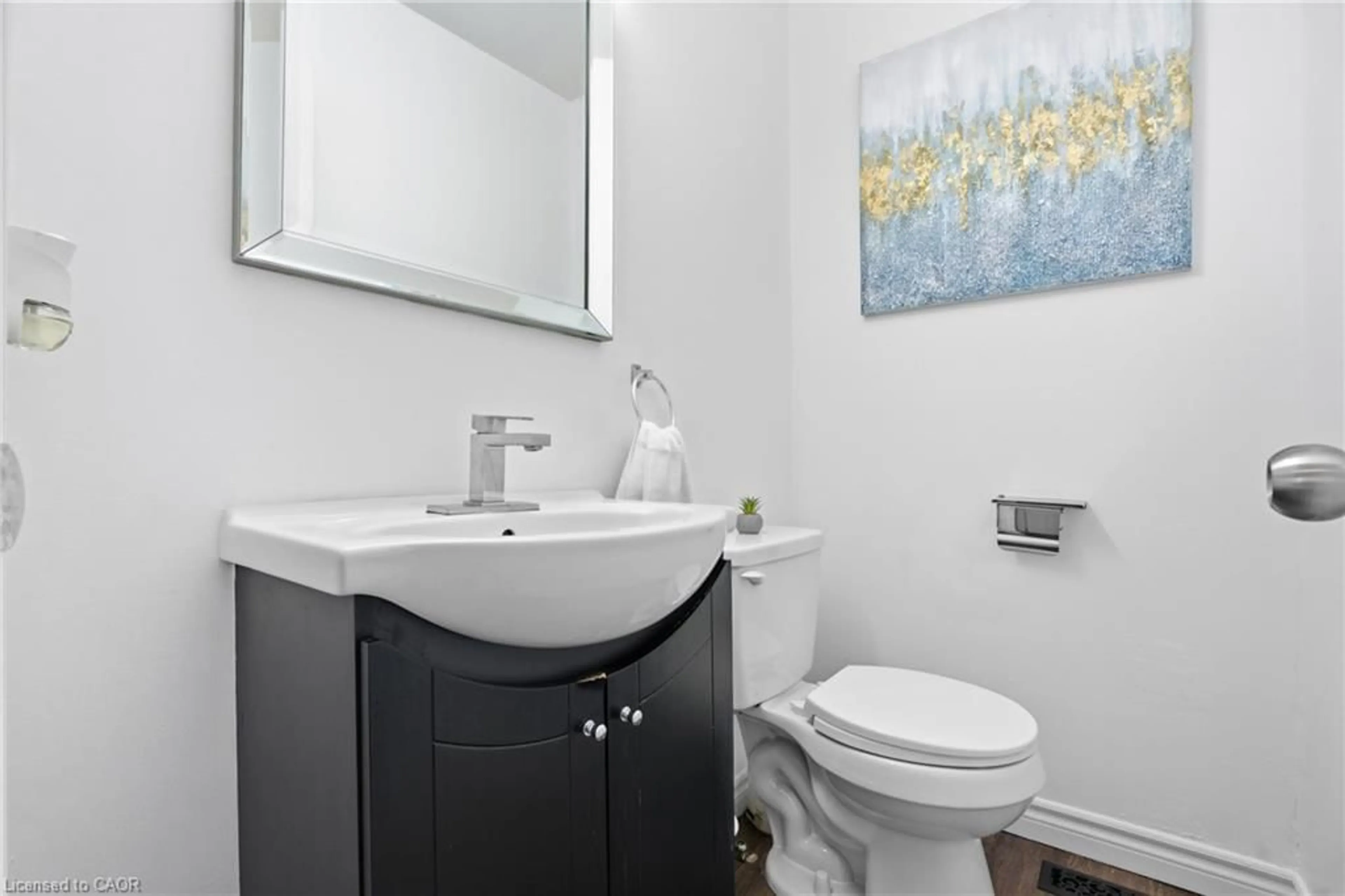 Standard bathroom, ceramic/tile floor for 423 Westwood Dr #44, Kitchener Ontario N2M 5B5