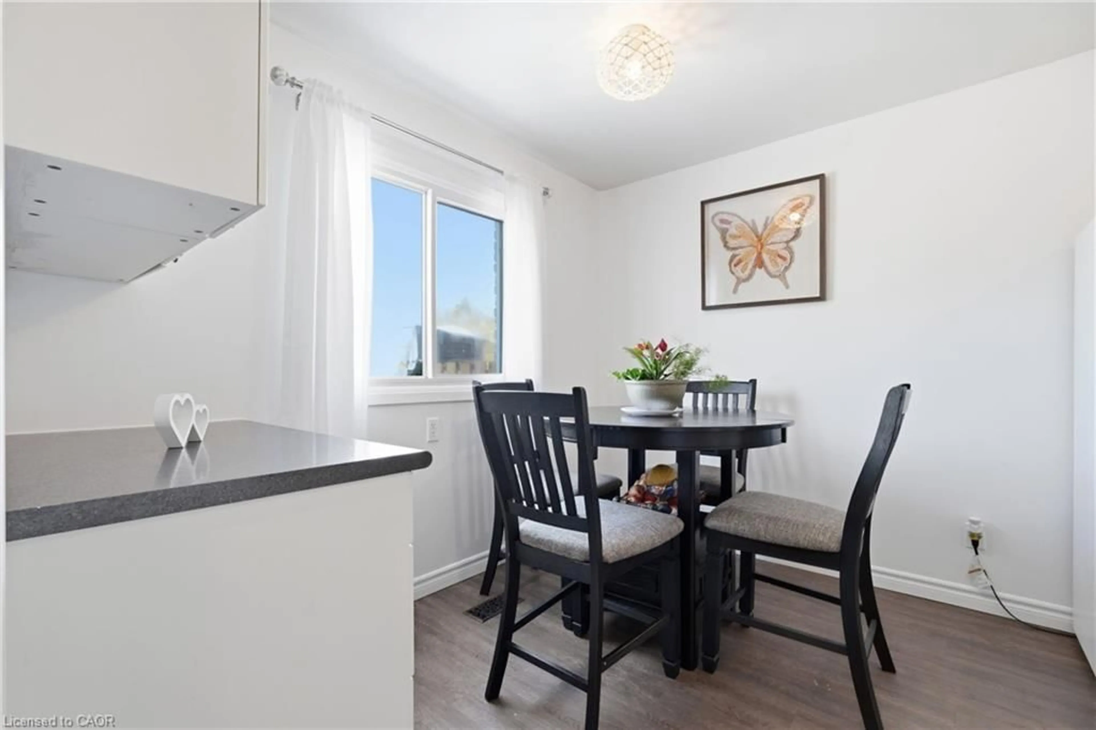 Standard kitchen, wood/laminate floor for 423 Westwood Dr #44, Kitchener Ontario N2M 5B5