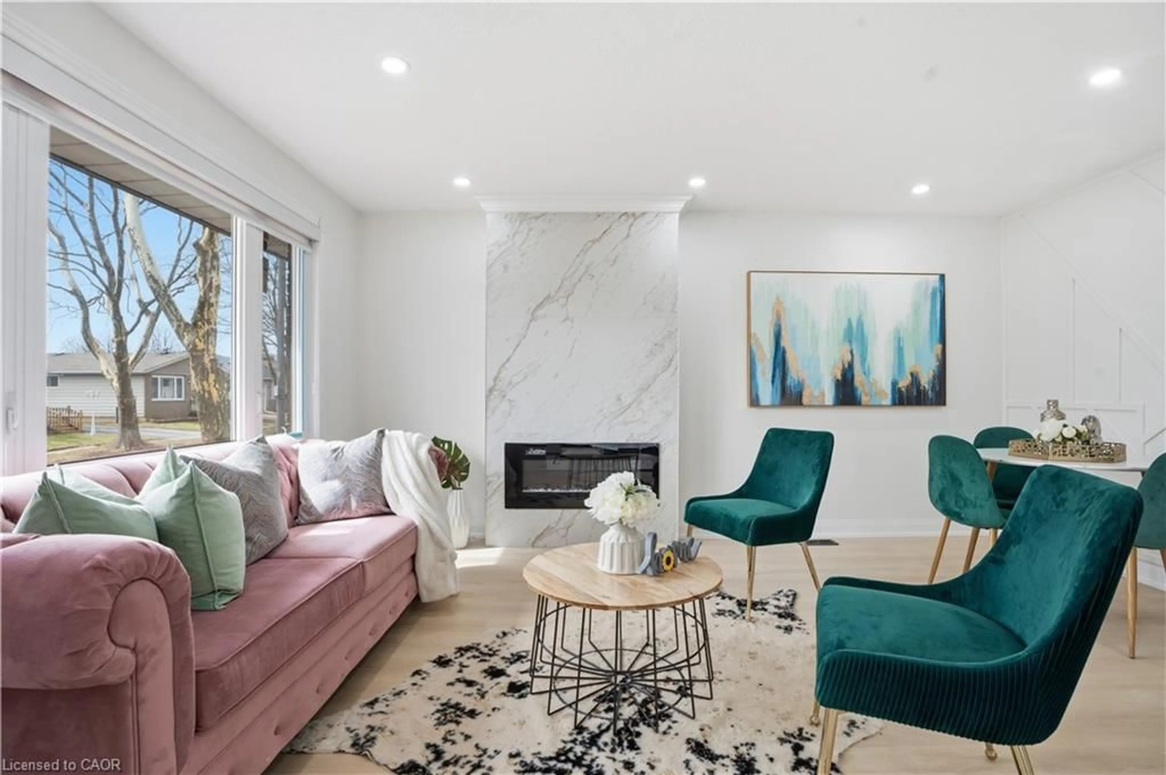 Living room with furniture, unknown for 6183 Johnson Dr, Niagara Falls Ontario L2J 3J6