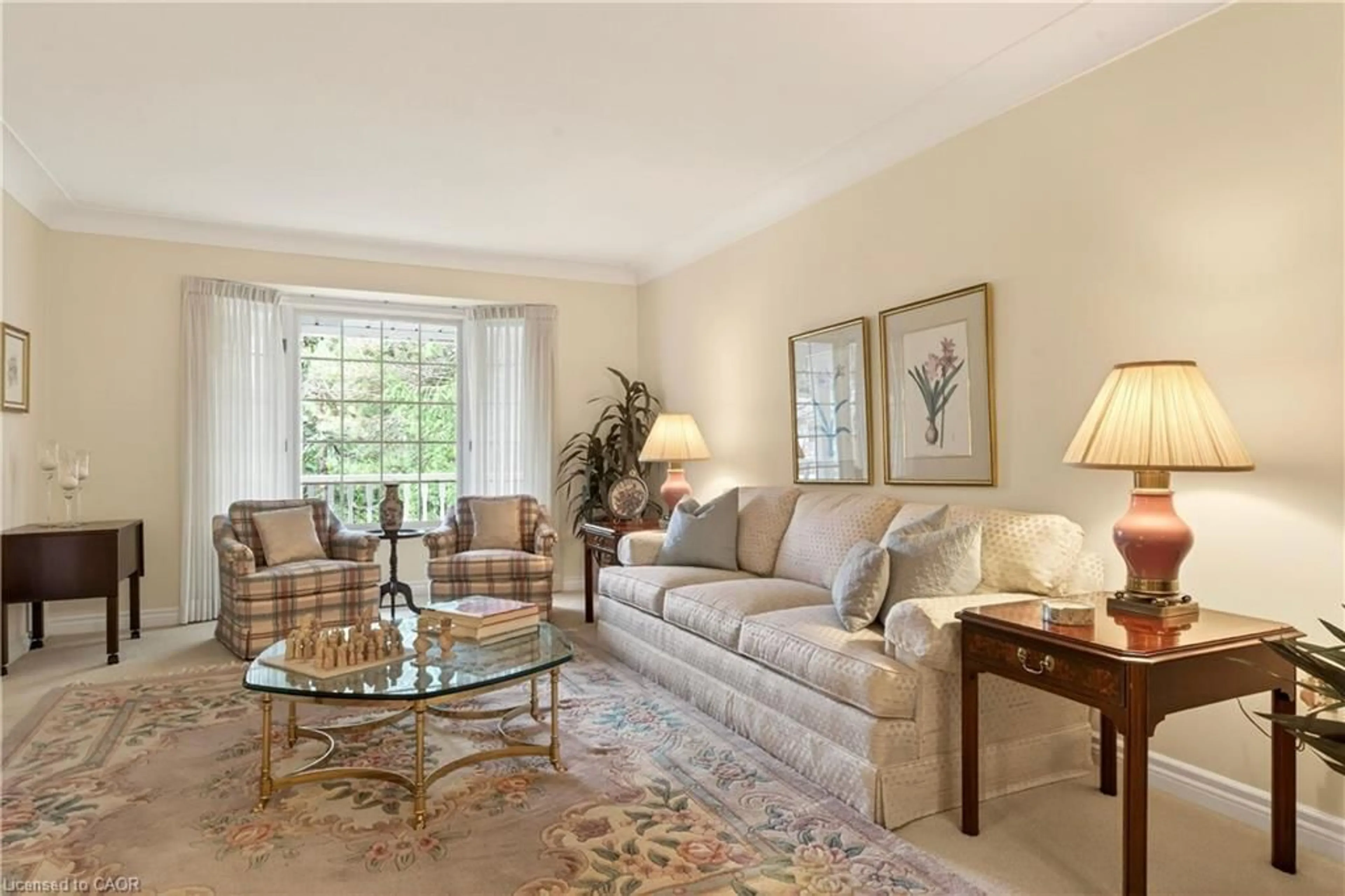 Living room with furniture, carpet floor for 81 Reding Rd, Ancaster Ontario L9G 1M9