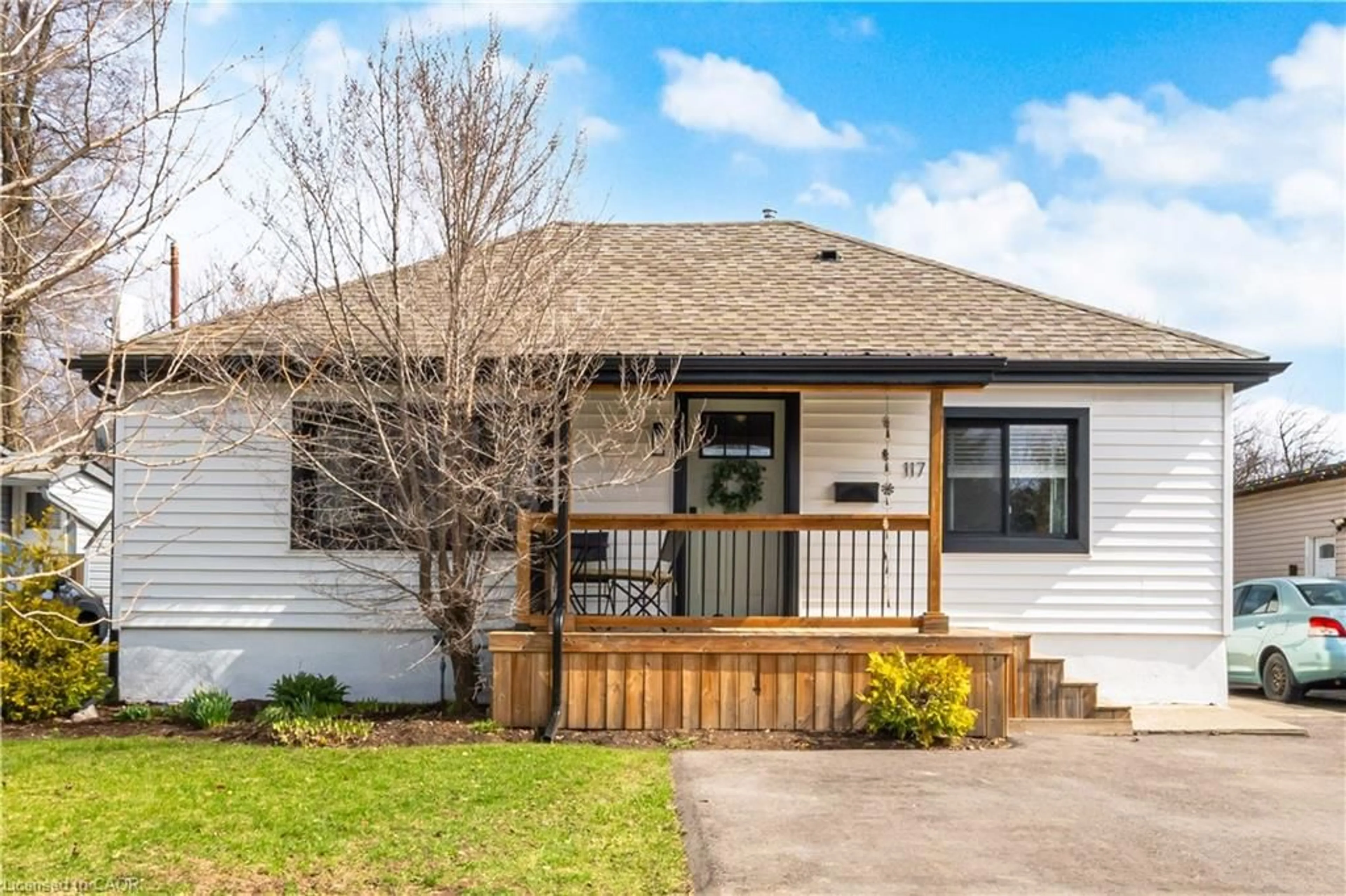 Home with vinyl exterior material, street for 117 Norfolk Ave, Cambridge Ontario N1R 3V1