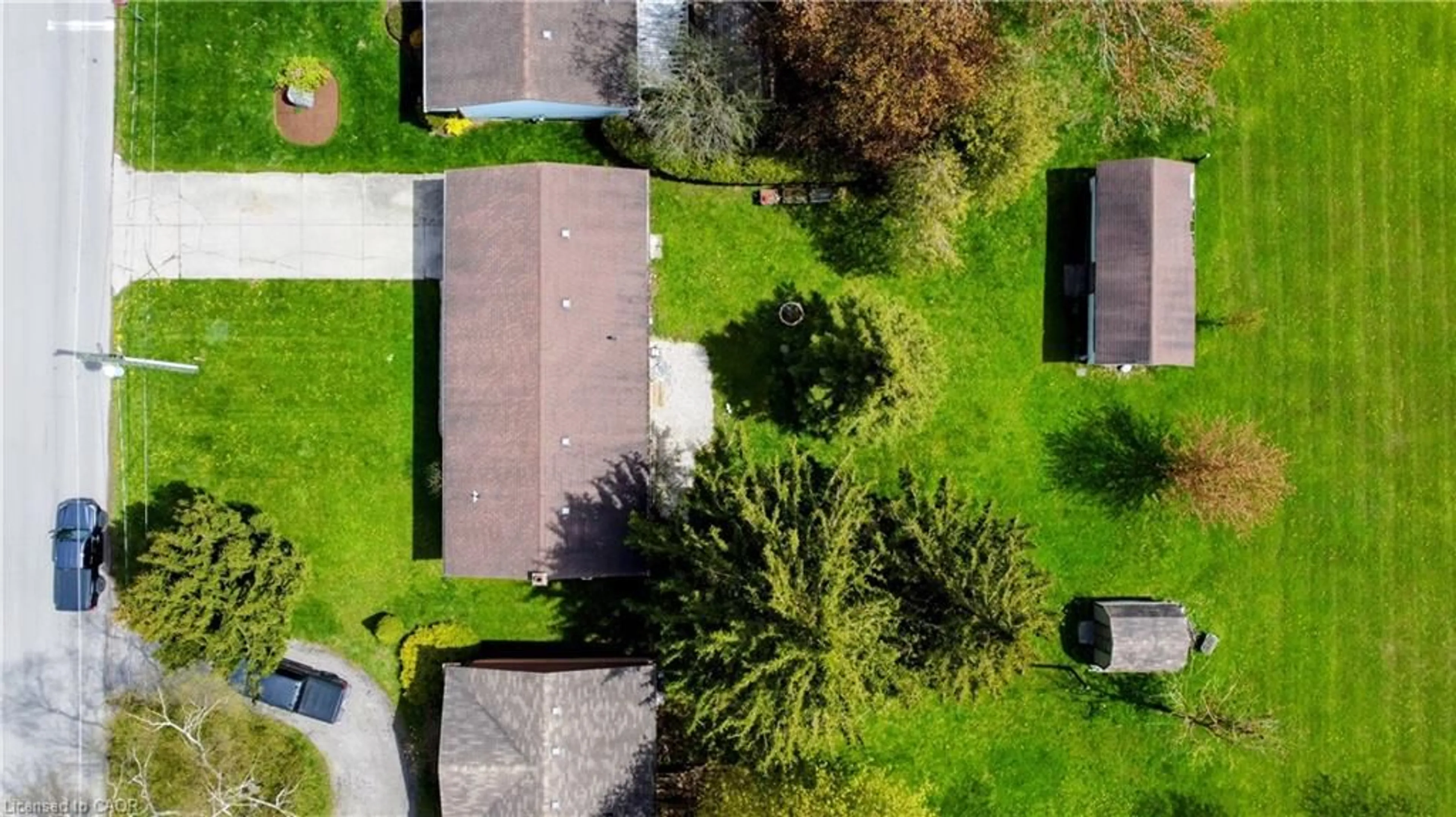 A pic from outside/outdoor area/front of a property/back of a property/a pic from drone, street for 660 Queen St, Palmerston Ontario N0G 2P0
