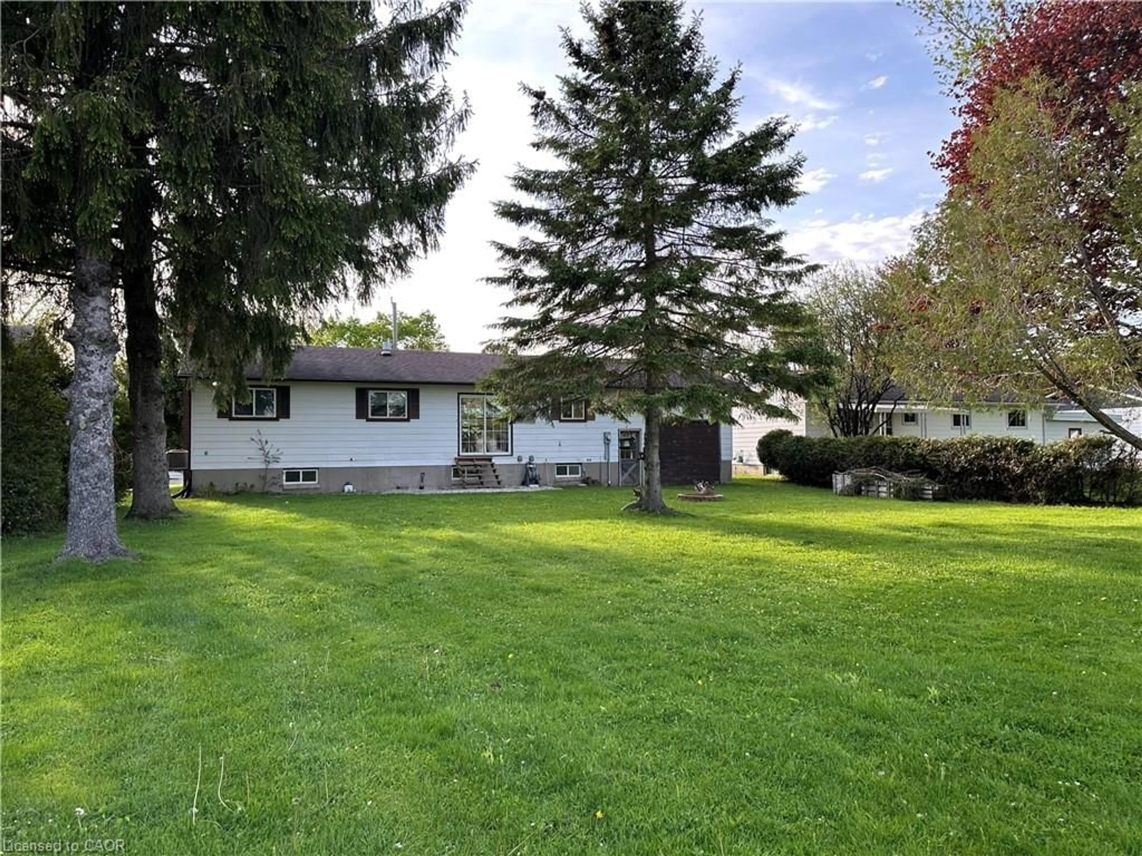 Home with vinyl exterior material, street for 660 Queen St, Palmerston Ontario N0G 2P0
