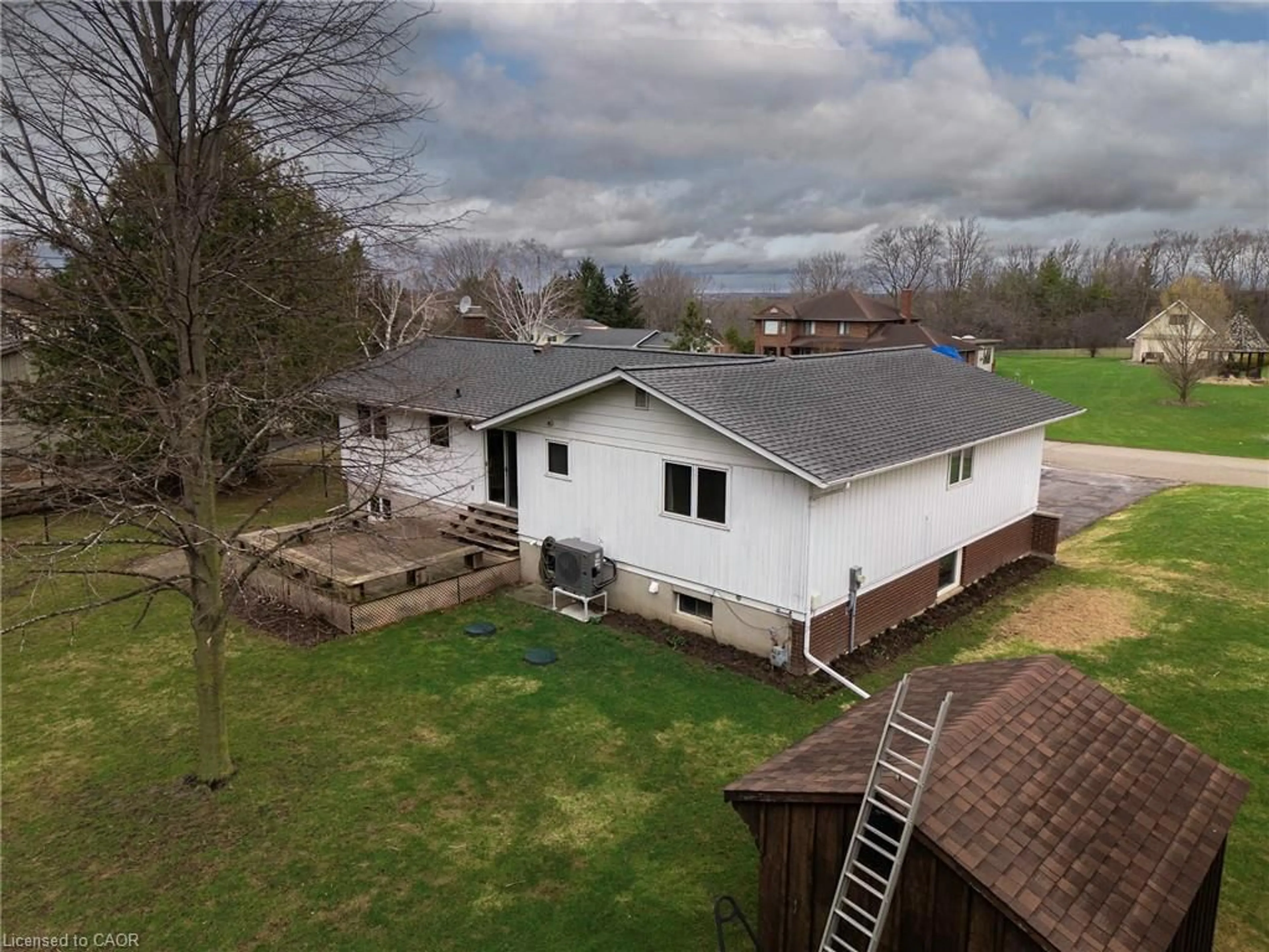A pic from outside/outdoor area/front of a property/back of a property/a pic from drone, building for 27 Sunset Dr, West Montrose Ontario N0B 2V0
