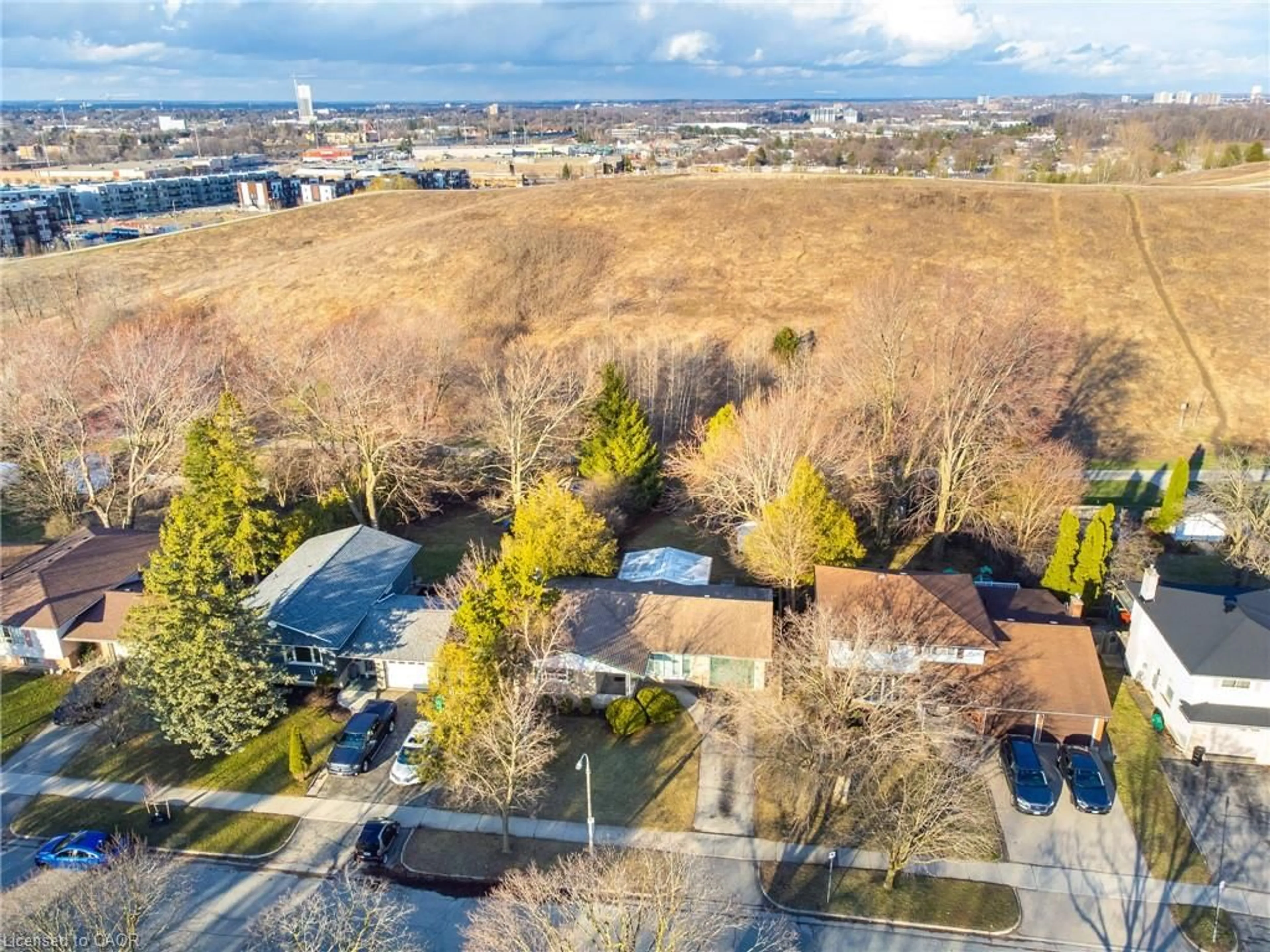 A pic from outside/outdoor area/front of a property/back of a property/a pic from drone, unknown for 106 Shea Cres, Kitchener Ontario N2E 1E8
