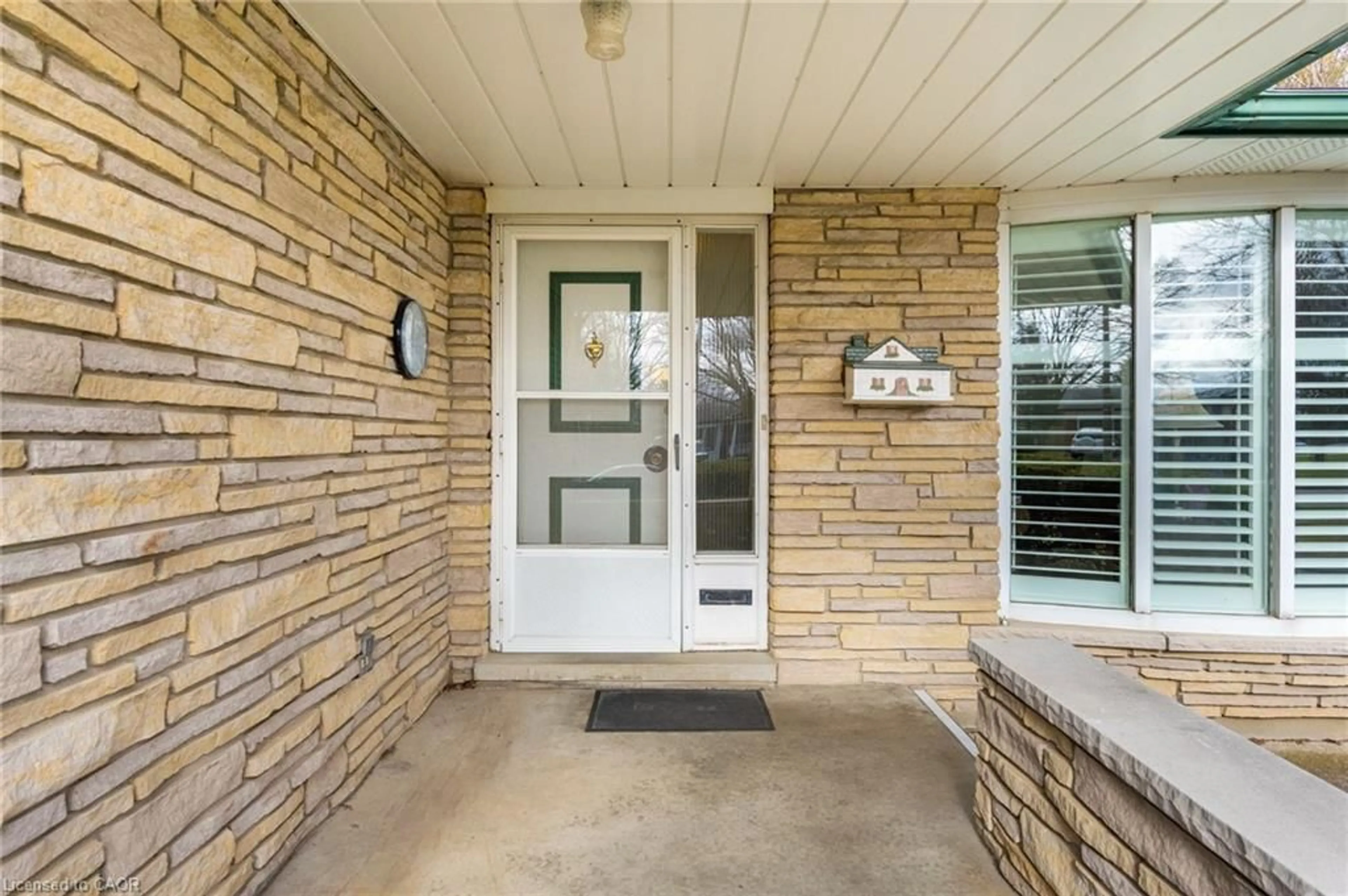 Indoor entryway for 106 Shea Cres, Kitchener Ontario N2E 1E8