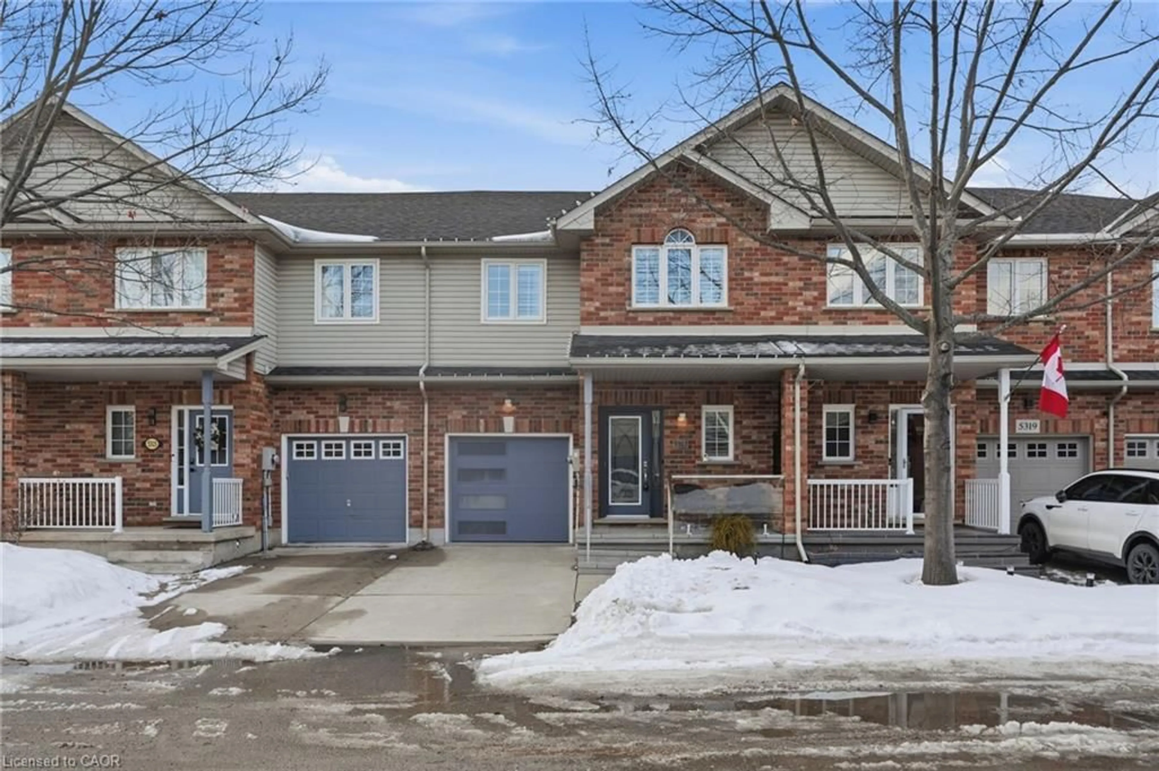 Home with brick exterior material, street for 5317 Applegarth Dr, Burlington Ontario L7L 7E3