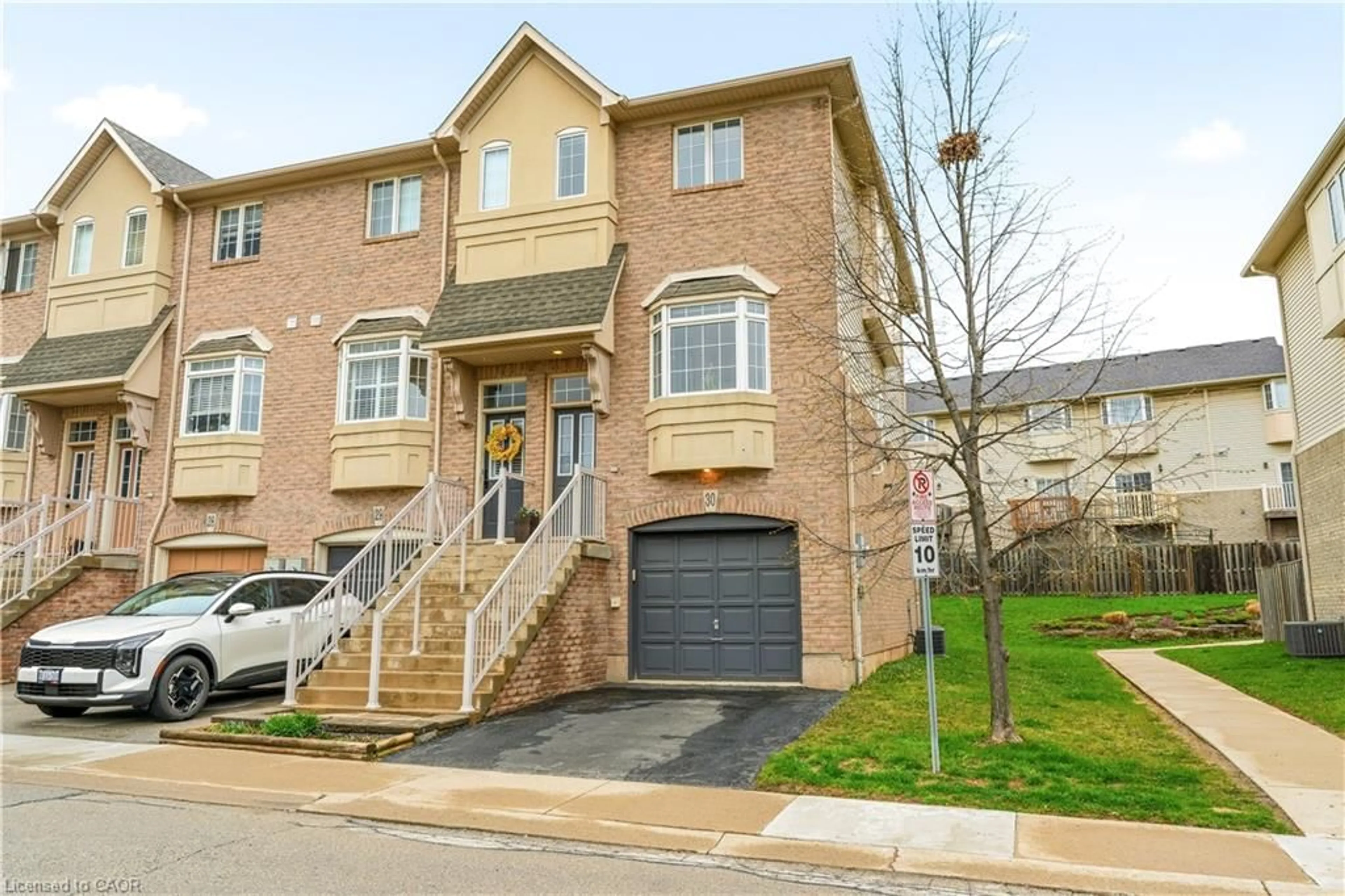 Home with brick exterior material, street for 5080 Fairview St #30, Burlington Ontario L7L 7E9