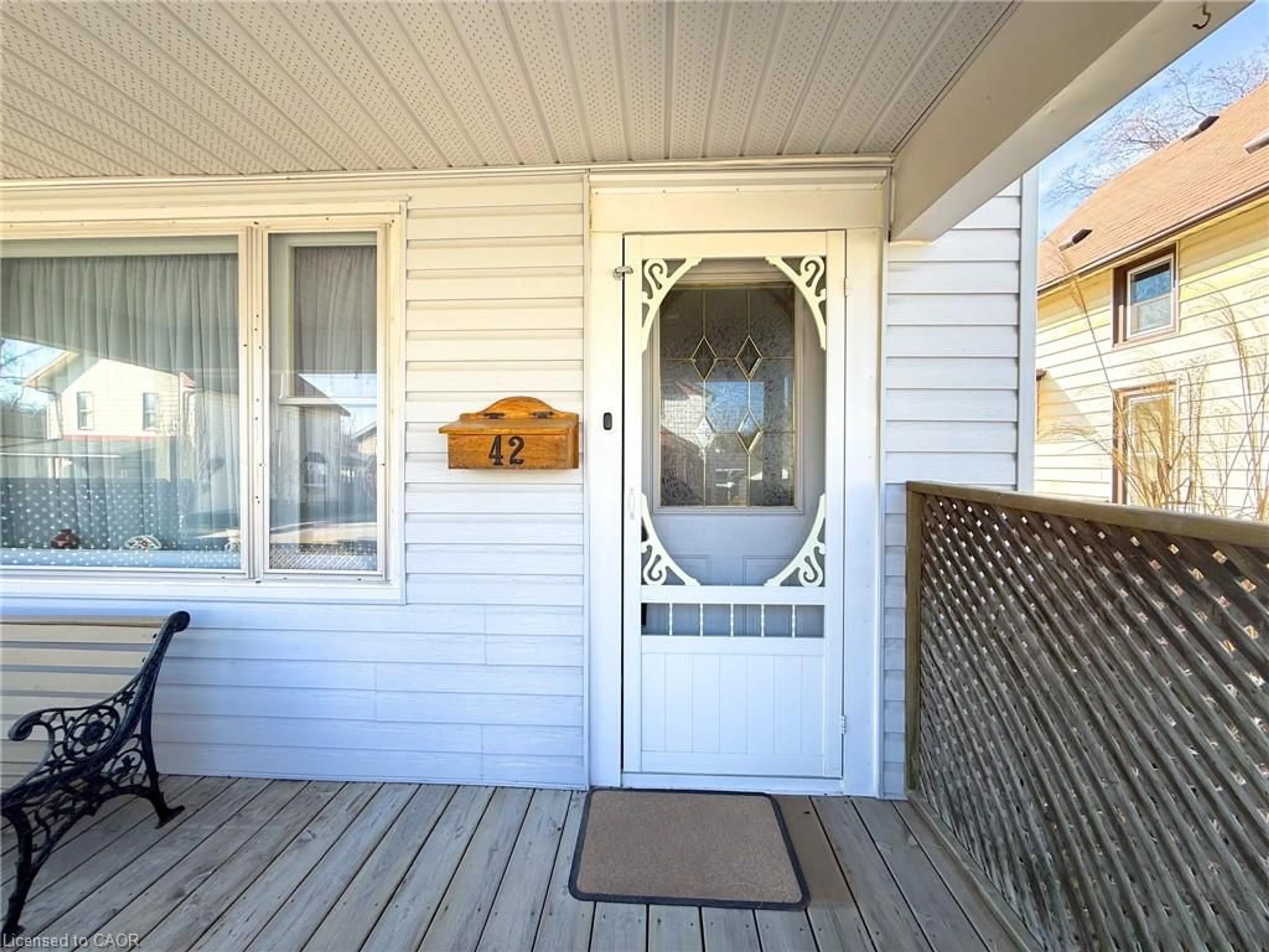 Indoor entryway for 42 Patterson St, Simcoe Ontario N3Y 1J2