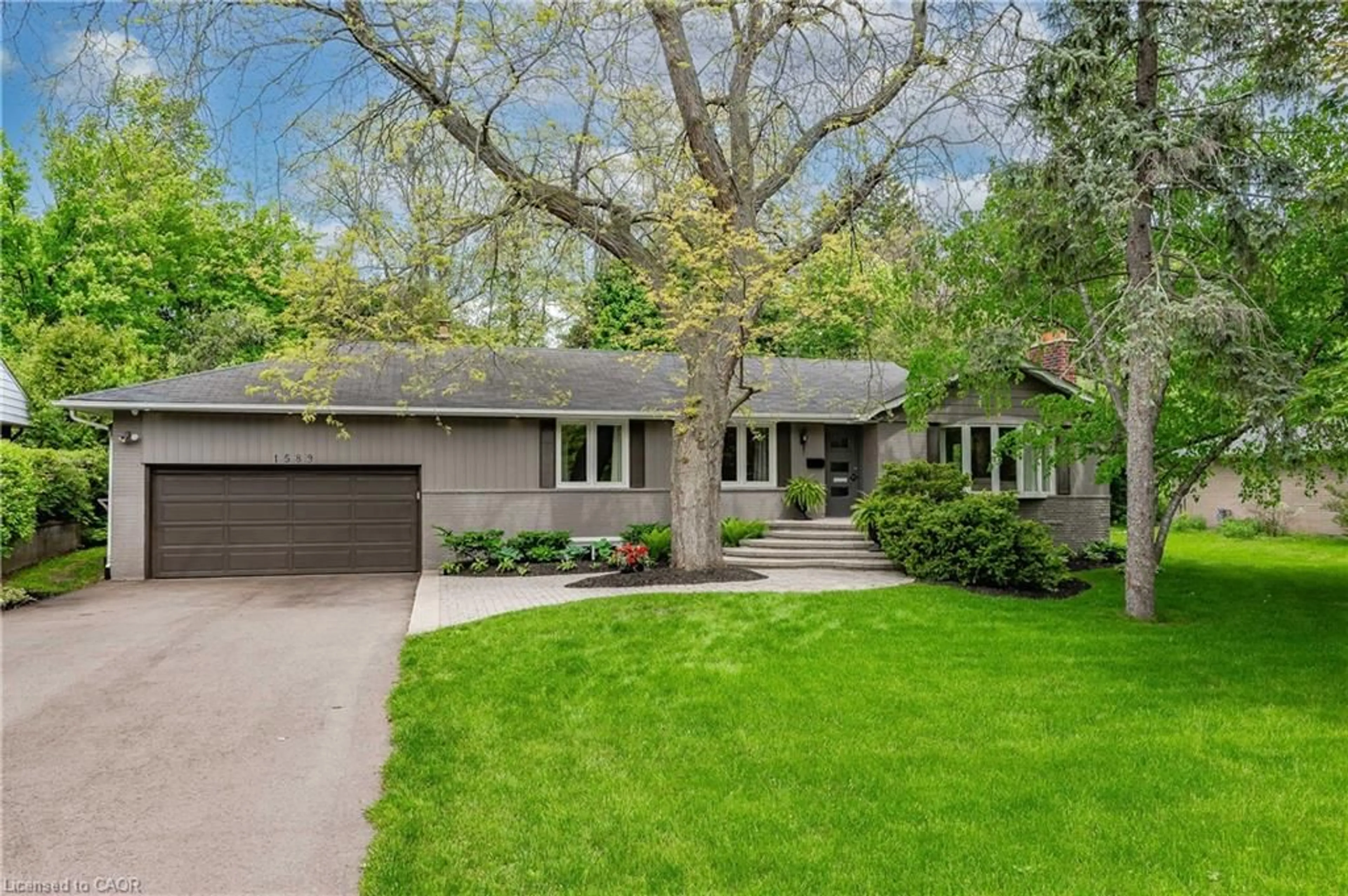 Home with brick exterior material, street for 1589 Crediton Pky, Mississauga Ontario L5G 3X2