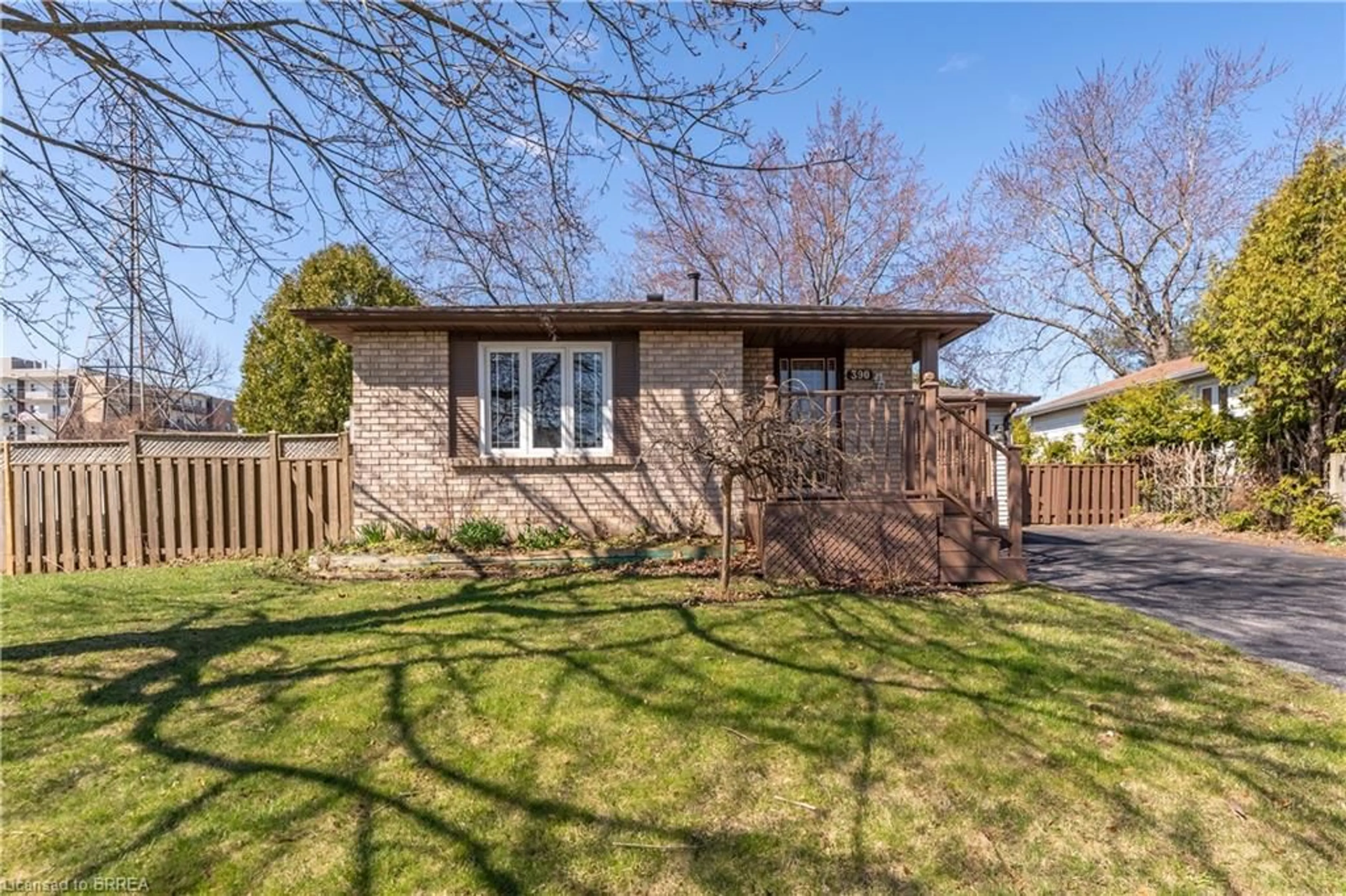 Home with brick exterior material, street for 390 Brantwood Park Rd, Brantford Ontario N3P 1K7