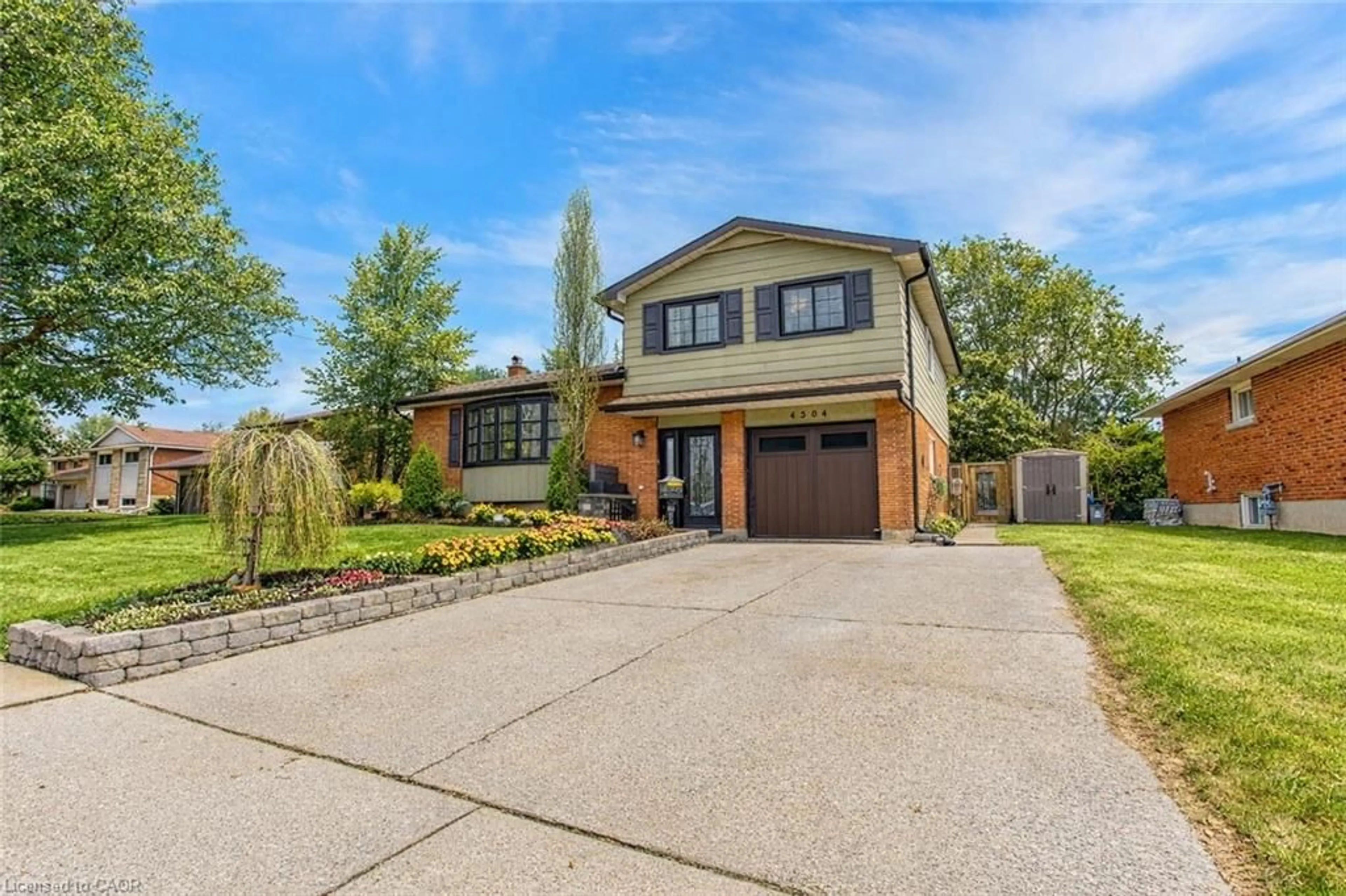 Home with brick exterior material, street for 4504 Queensway Gdns, Niagara Falls Ontario L2E 6P7