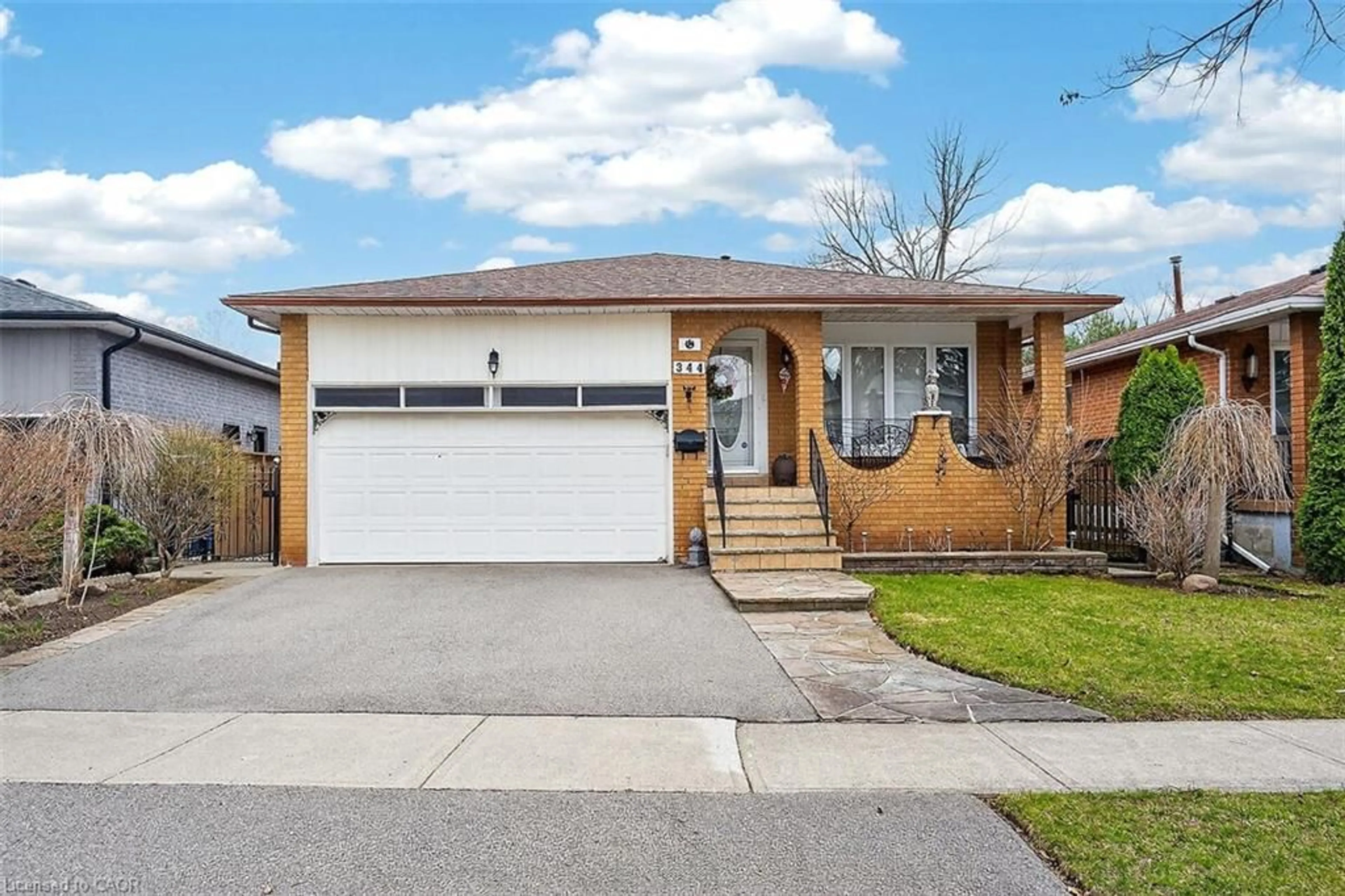 Home with vinyl exterior material, street for 344 Enfield Rd, Burlington Ontario L7T 4E8