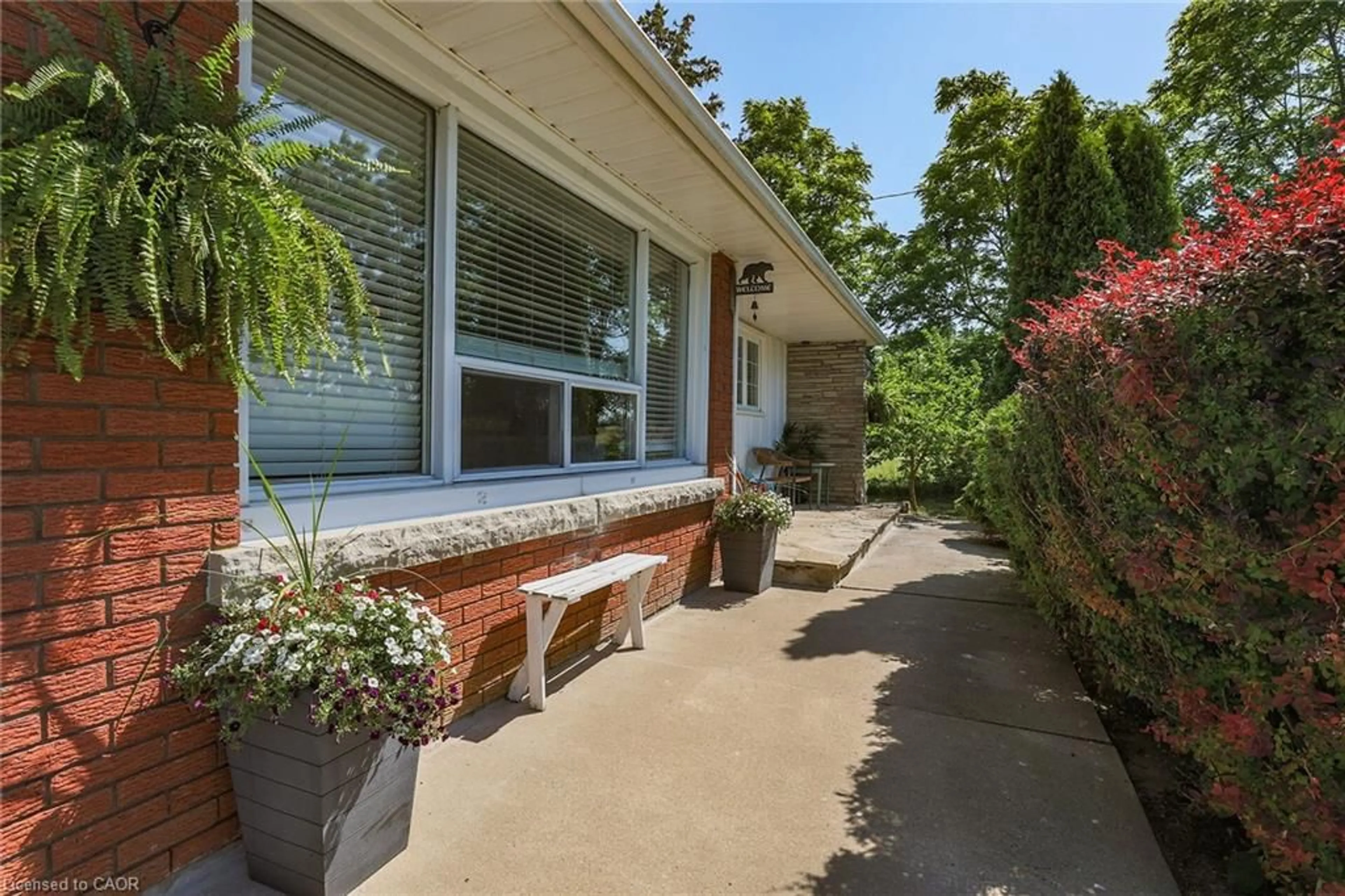 Patio, street for 73222 #27 Regional Rd, Wellandport Ontario L0R 2J0