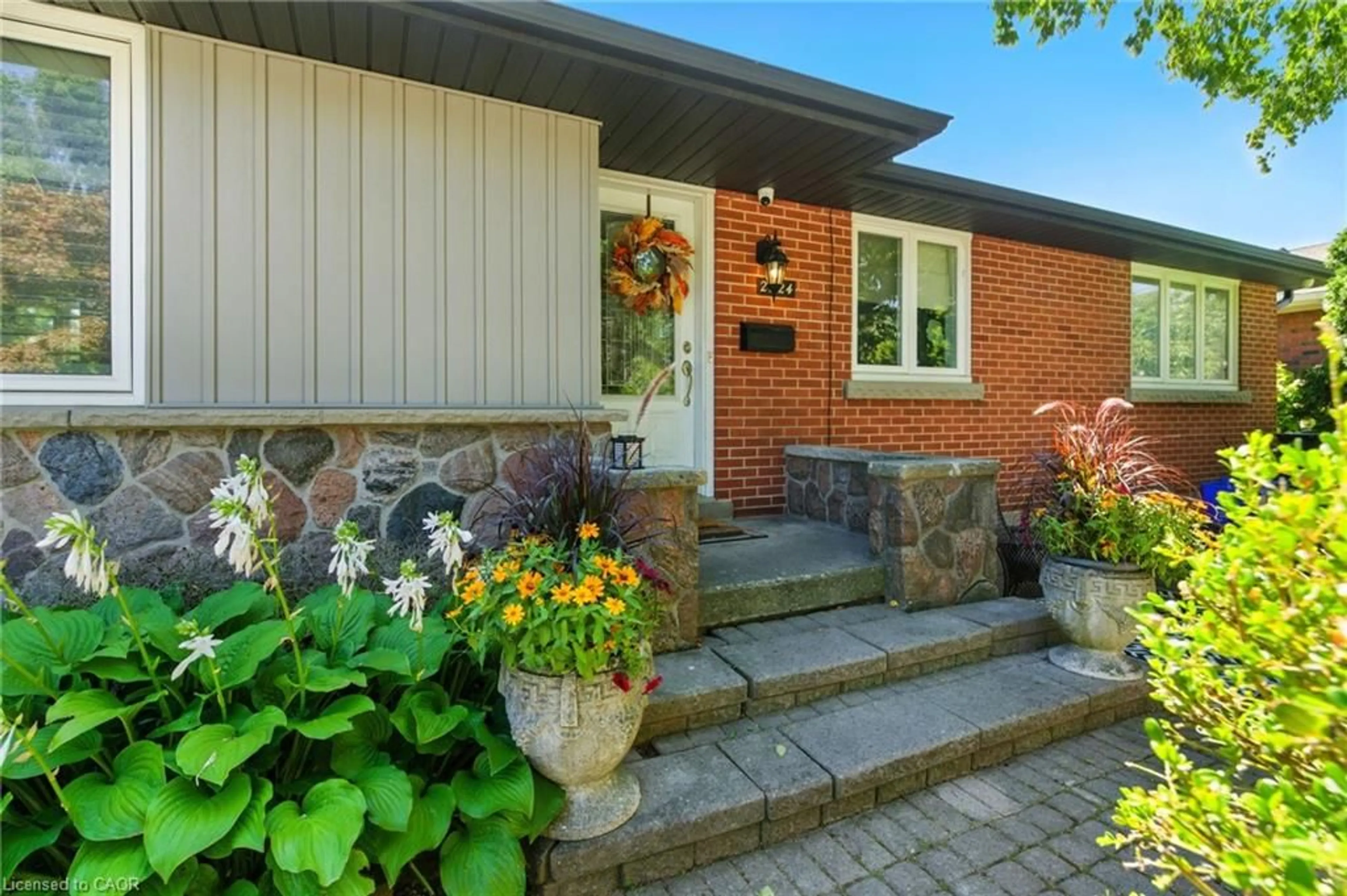 Home with brick exterior material, street for 2224 Ghent Ave, Burlington Ontario L7R 1Y7