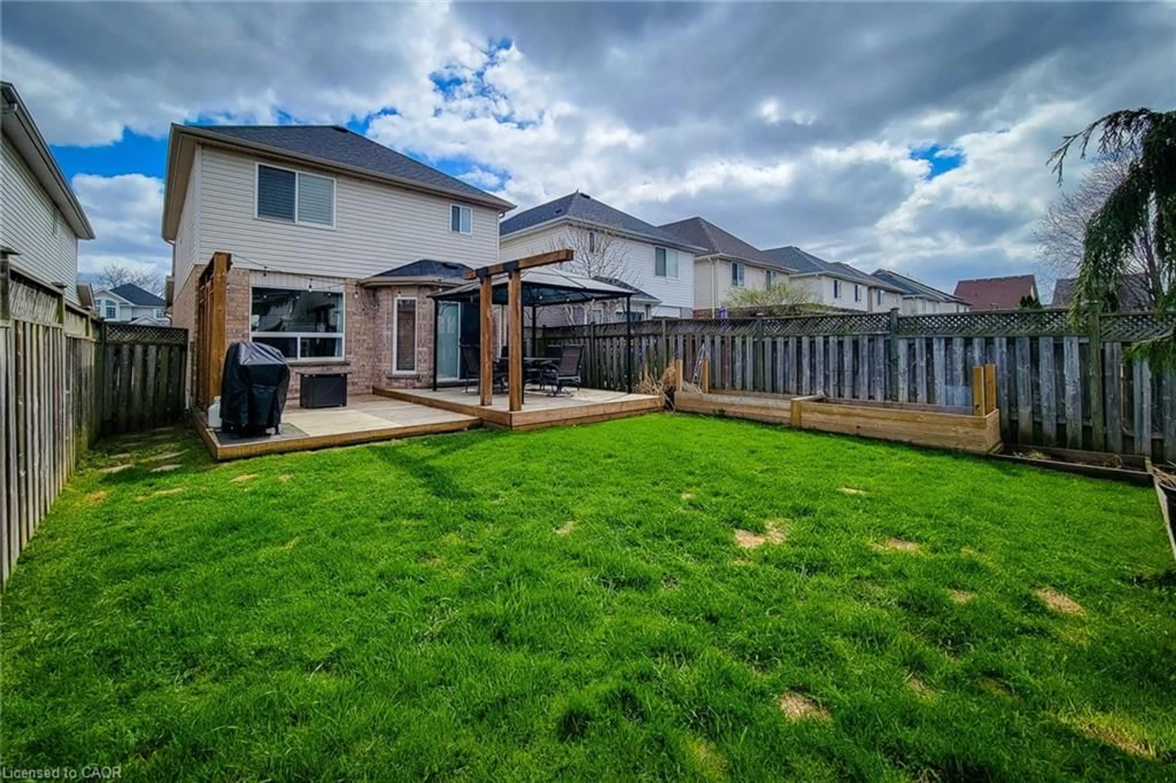 A pic from outside/outdoor area/front of a property/back of a property/a pic from drone, unknown for 104 Houghton St, Cambridge Ontario N3C 4L3