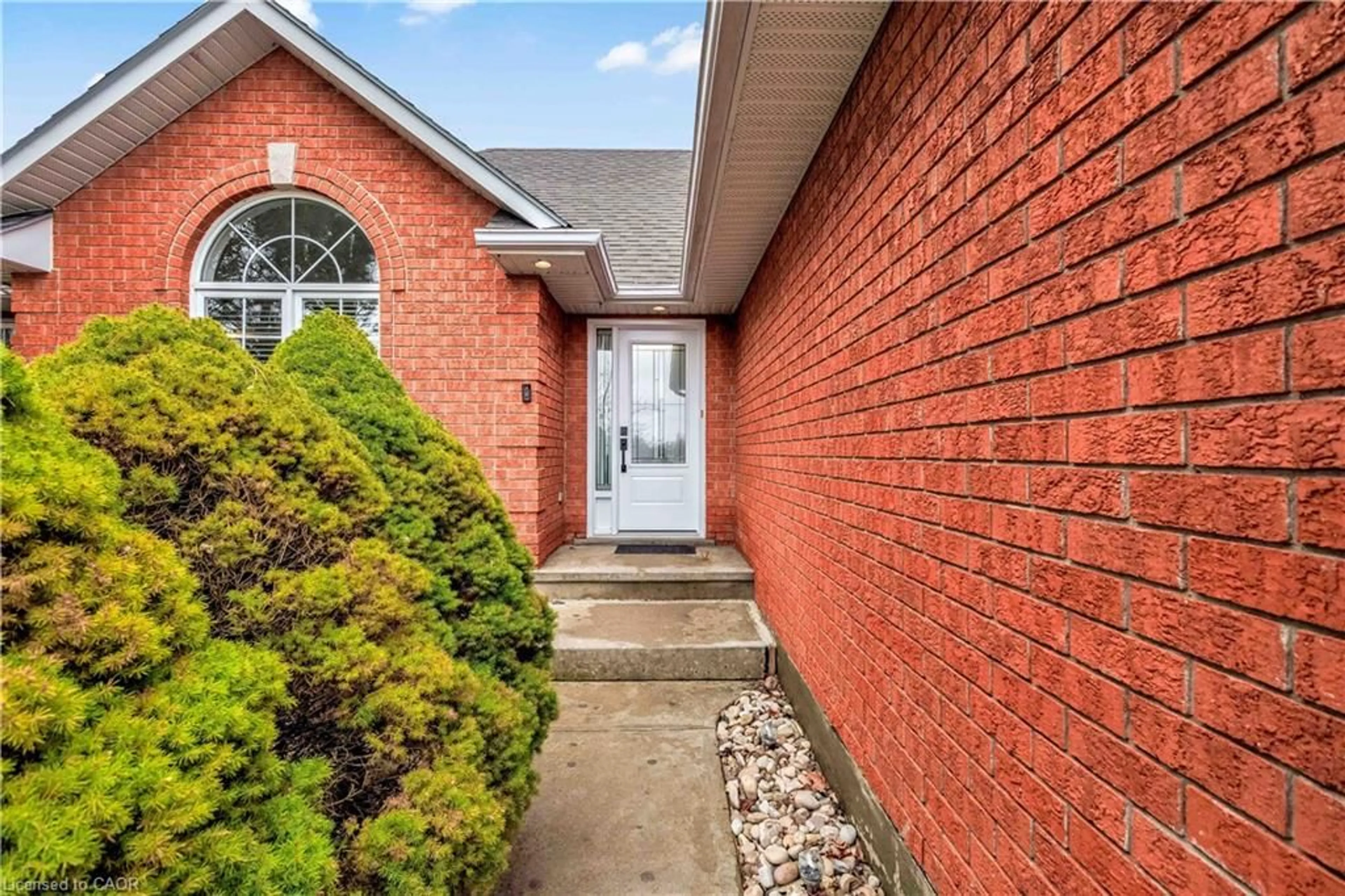 Home with brick exterior material, street for 65 Thistlemoor Dr, Caledonia Ontario N3W 2K5