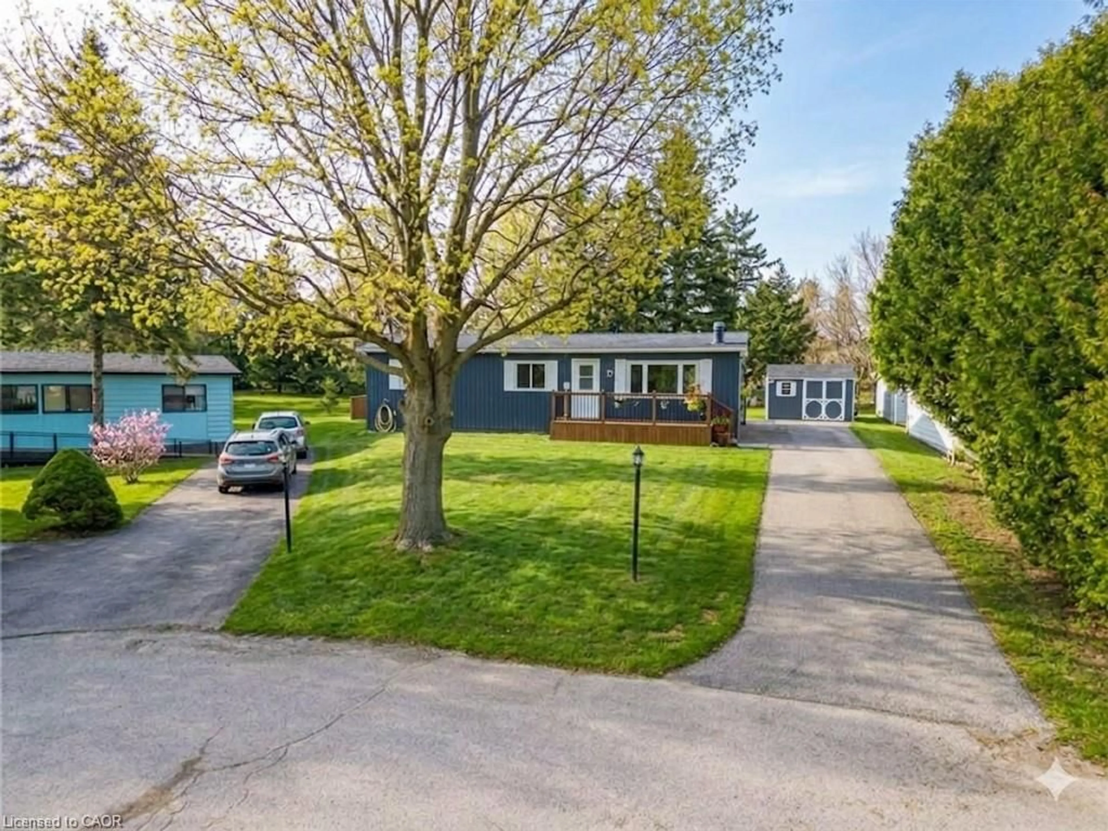 A pic from outside/outdoor area/front of a property/back of a property/a pic from drone, street for 157 Maple Cres, Hamilton Ontario N0B 2H0