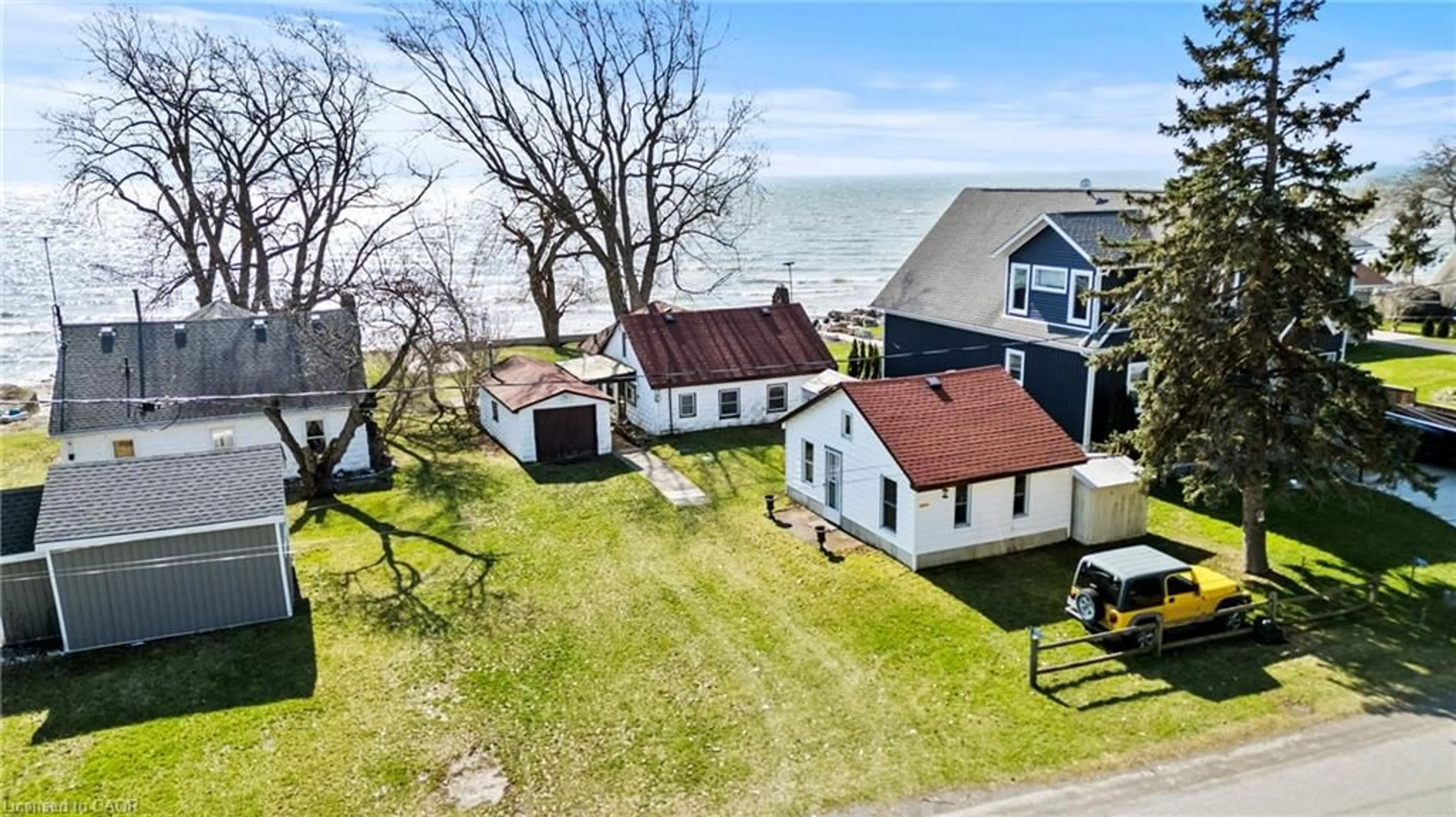 A pic from outside/outdoor area/front of a property/back of a property/a pic from drone, water/lake/river/ocean view for 11273 Harbourview Rd, Port Colborne Ontario L3K 5V4