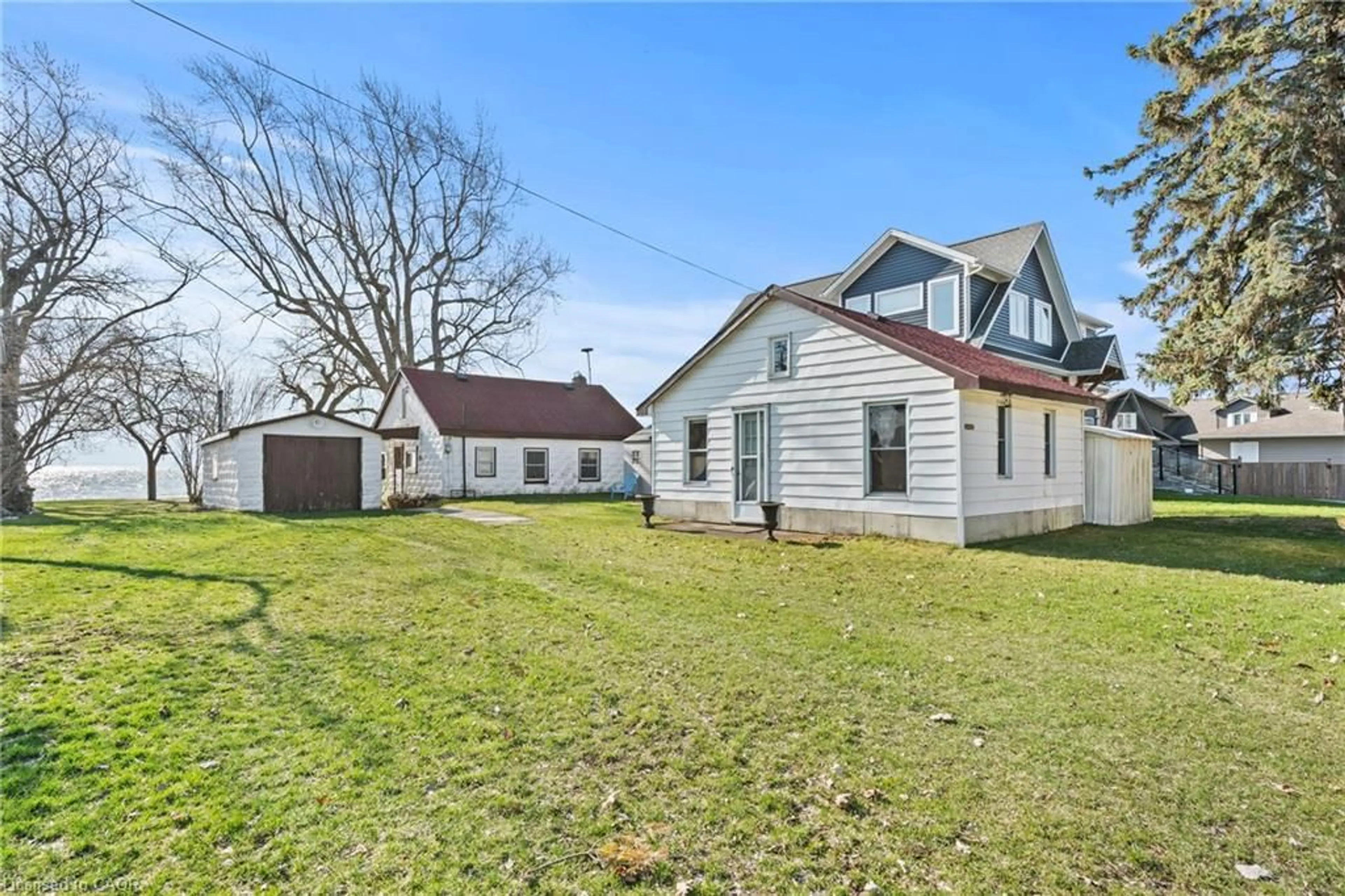 A pic from outside/outdoor area/front of a property/back of a property/a pic from drone, building for 11273 Harbourview Rd, Port Colborne Ontario L3K 5V4