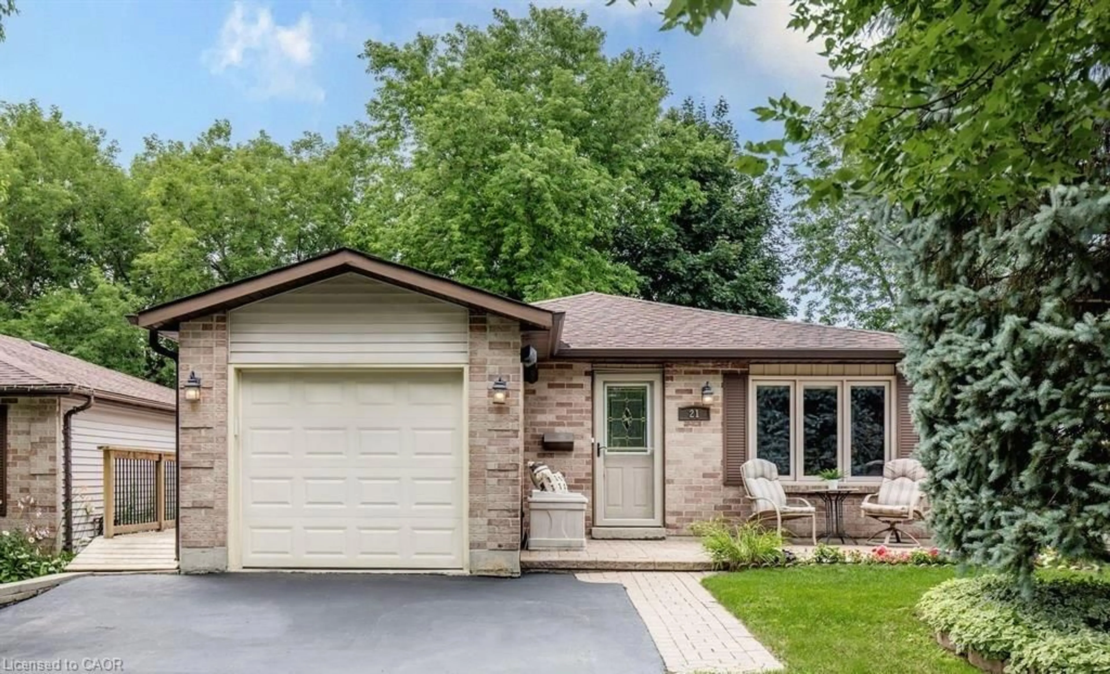 Home with brick exterior material, street for 21 Maitland Dr, Barrie Ontario L4M 5W1