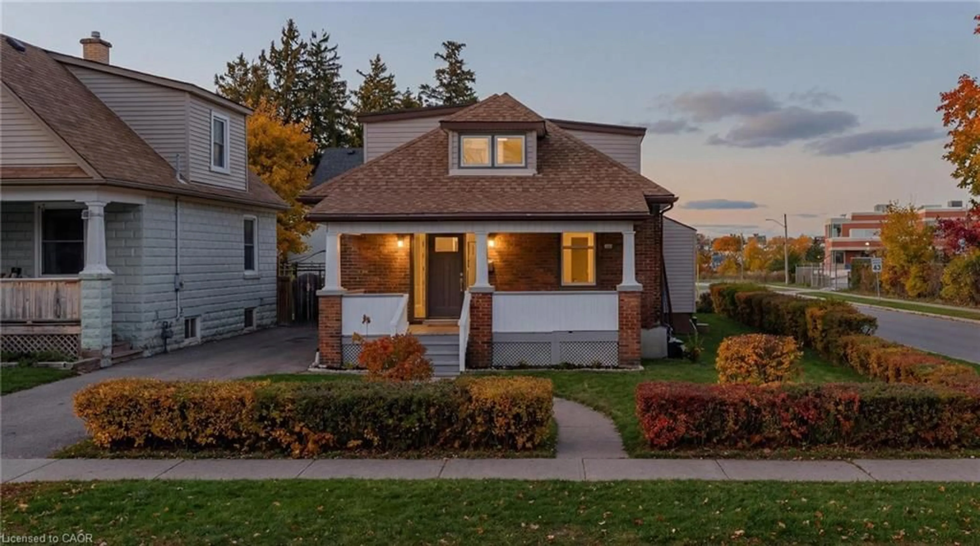 Home with brick exterior material, street for 999 Vine St, Cambridge Ontario N3H 2Z7