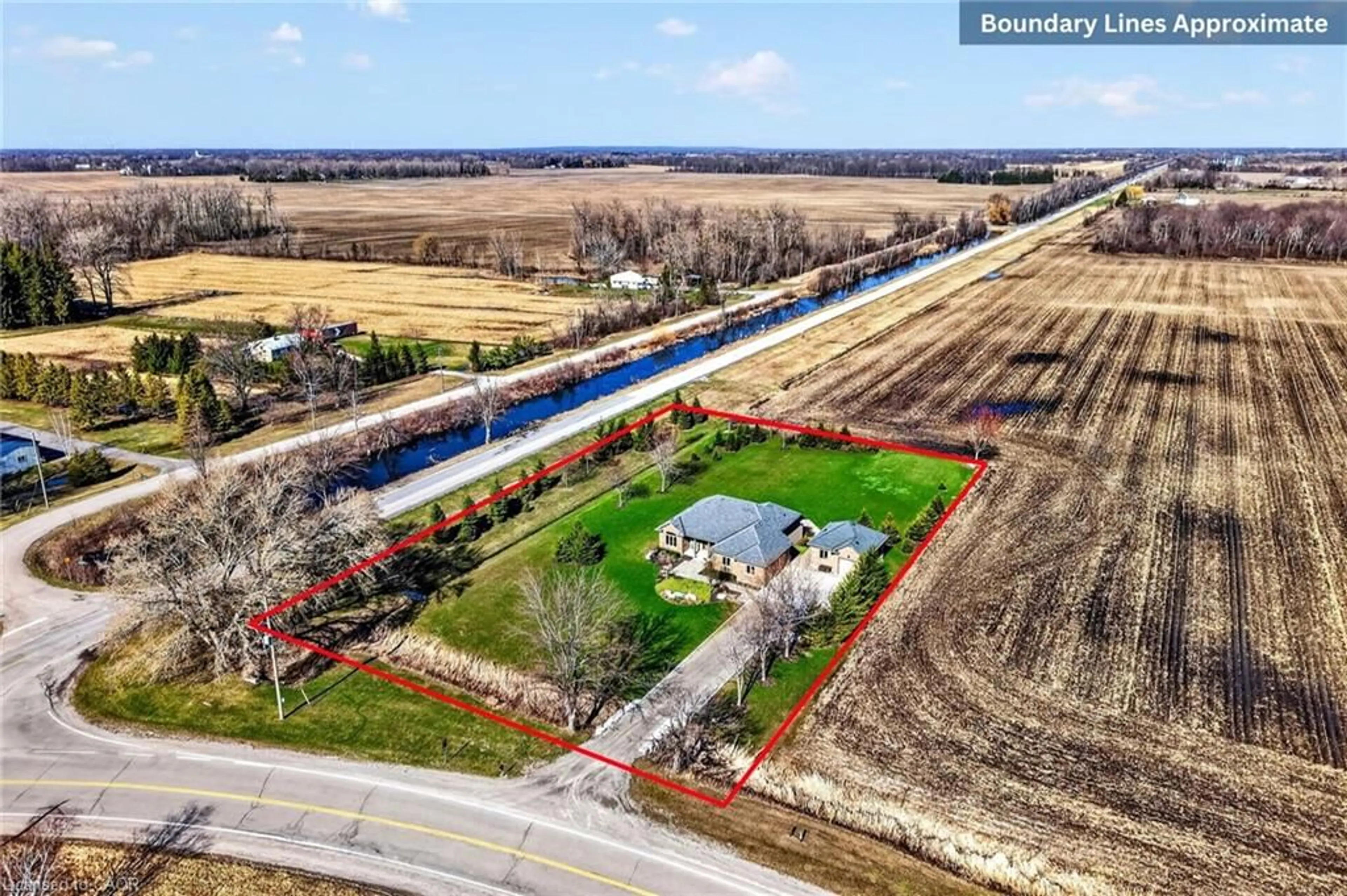 A pic from outside/outdoor area/front of a property/back of a property/a pic from drone, building for 342 Hutchinson Rd, Dunnville Ontario N0A 1K0