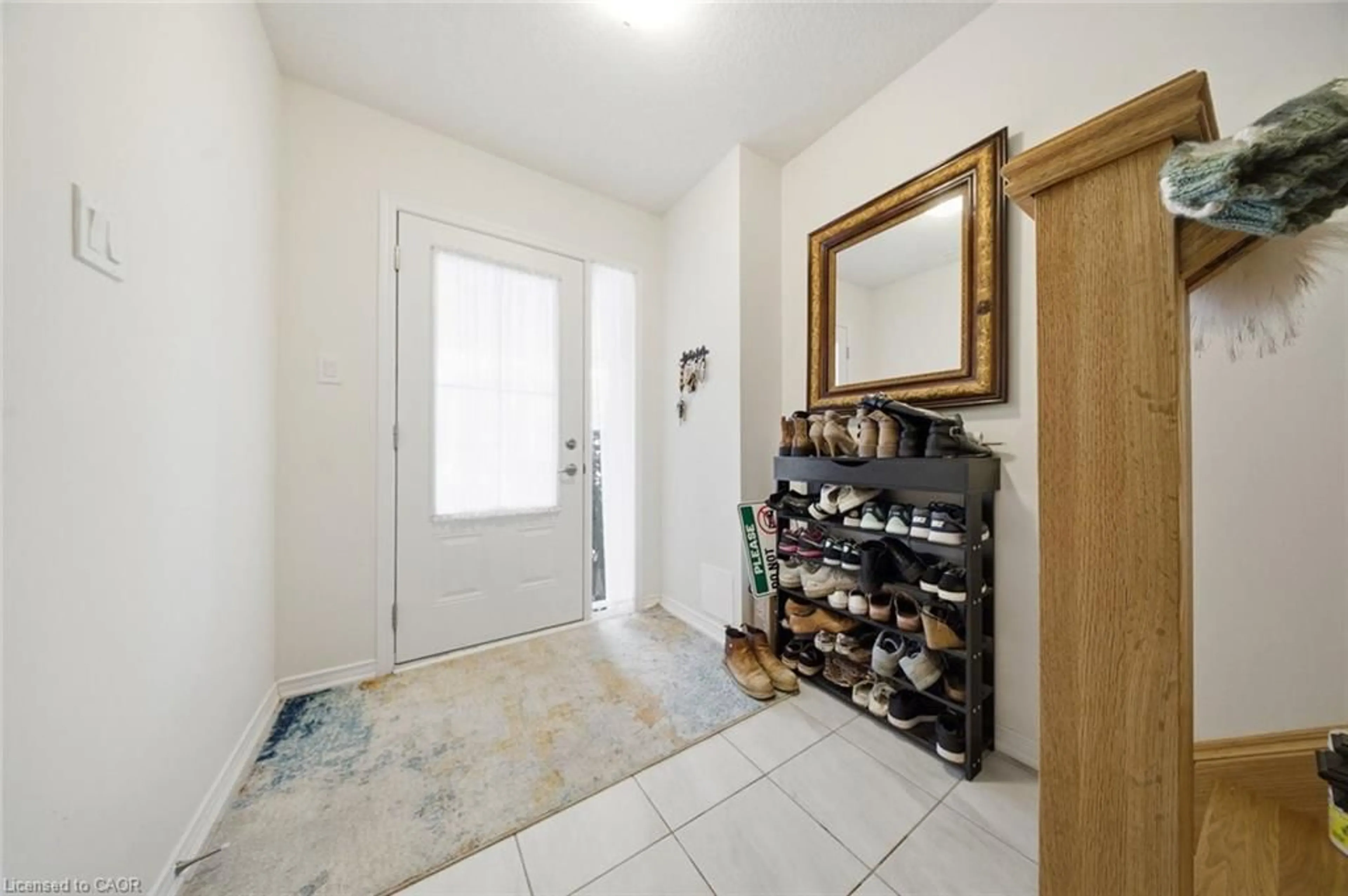 Indoor entryway for 75 Holder Dr, Brantford Ontario N3T 0W8