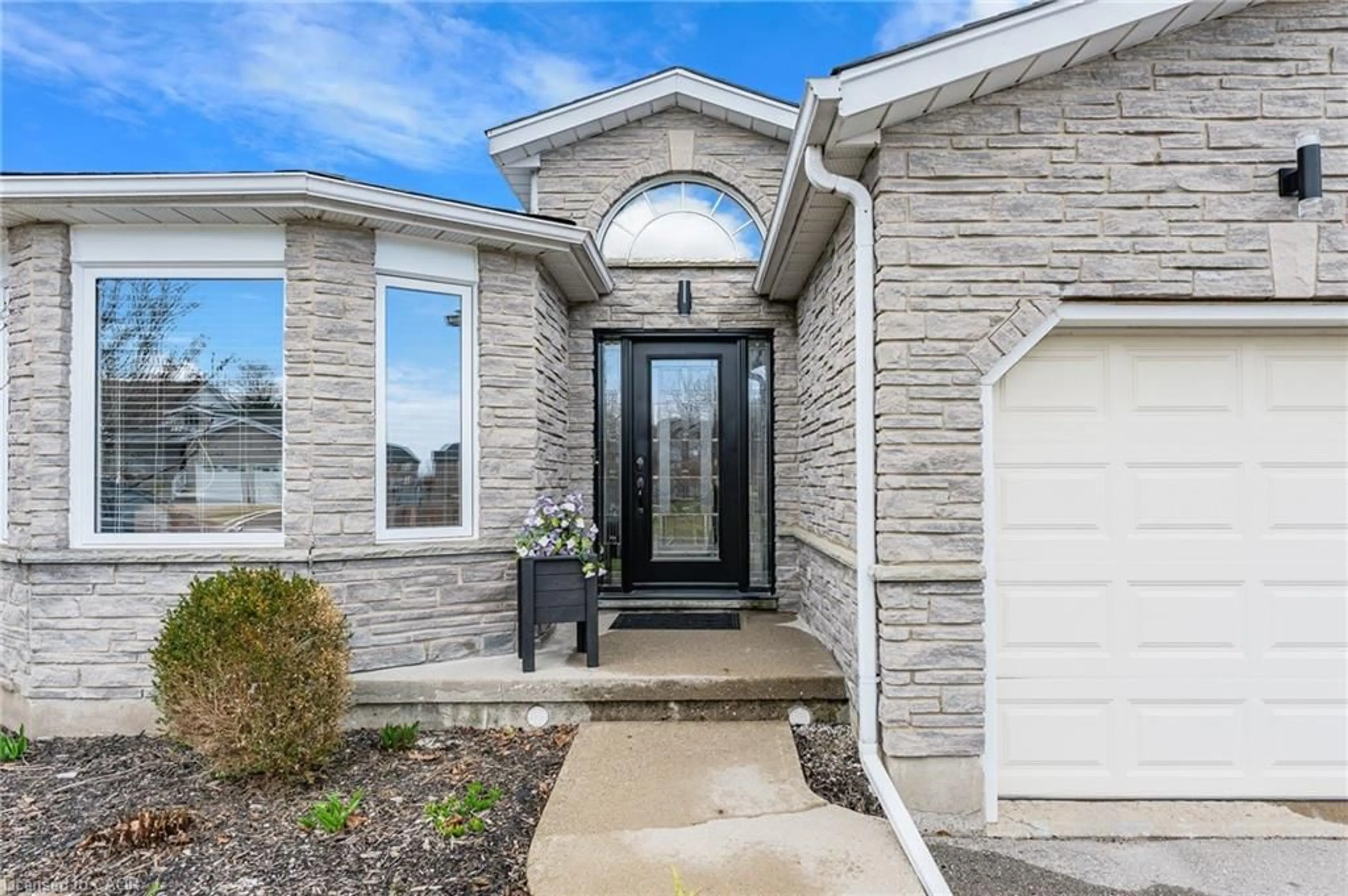 Home with brick exterior material, street for 102 Nathan Crt, Cambridge Ontario N1P 1C1