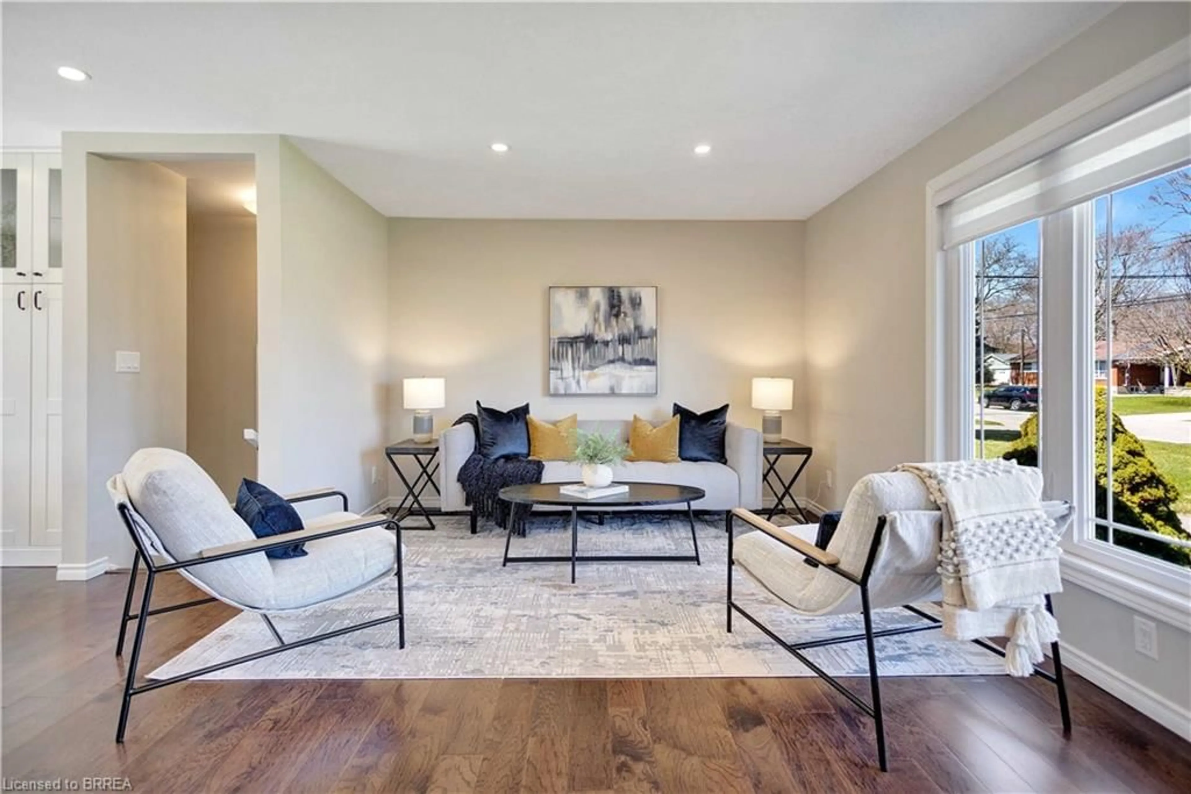 Living room with furniture, unknown for 44 Kinnard Rd, Brantford Ontario N3T 1P9