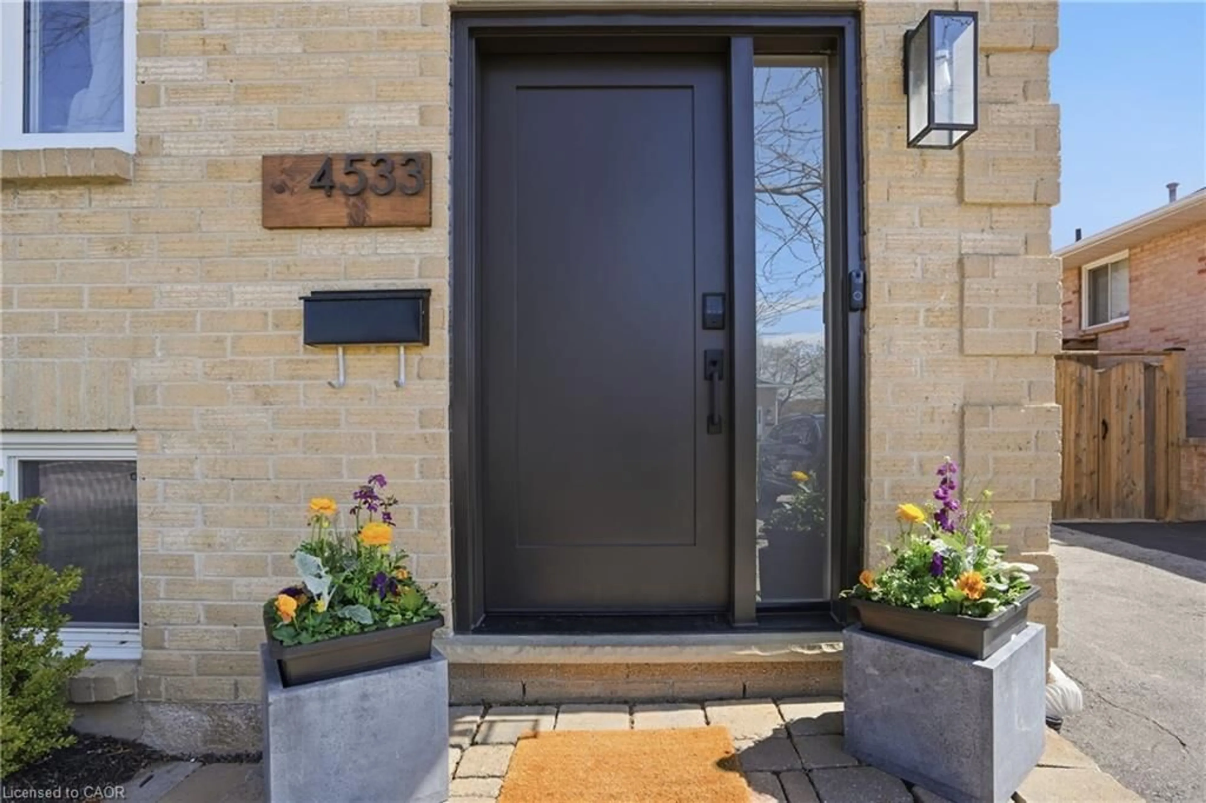 Indoor entryway for 4533 Carriage Rd, Lincoln Ontario L3J 0C2