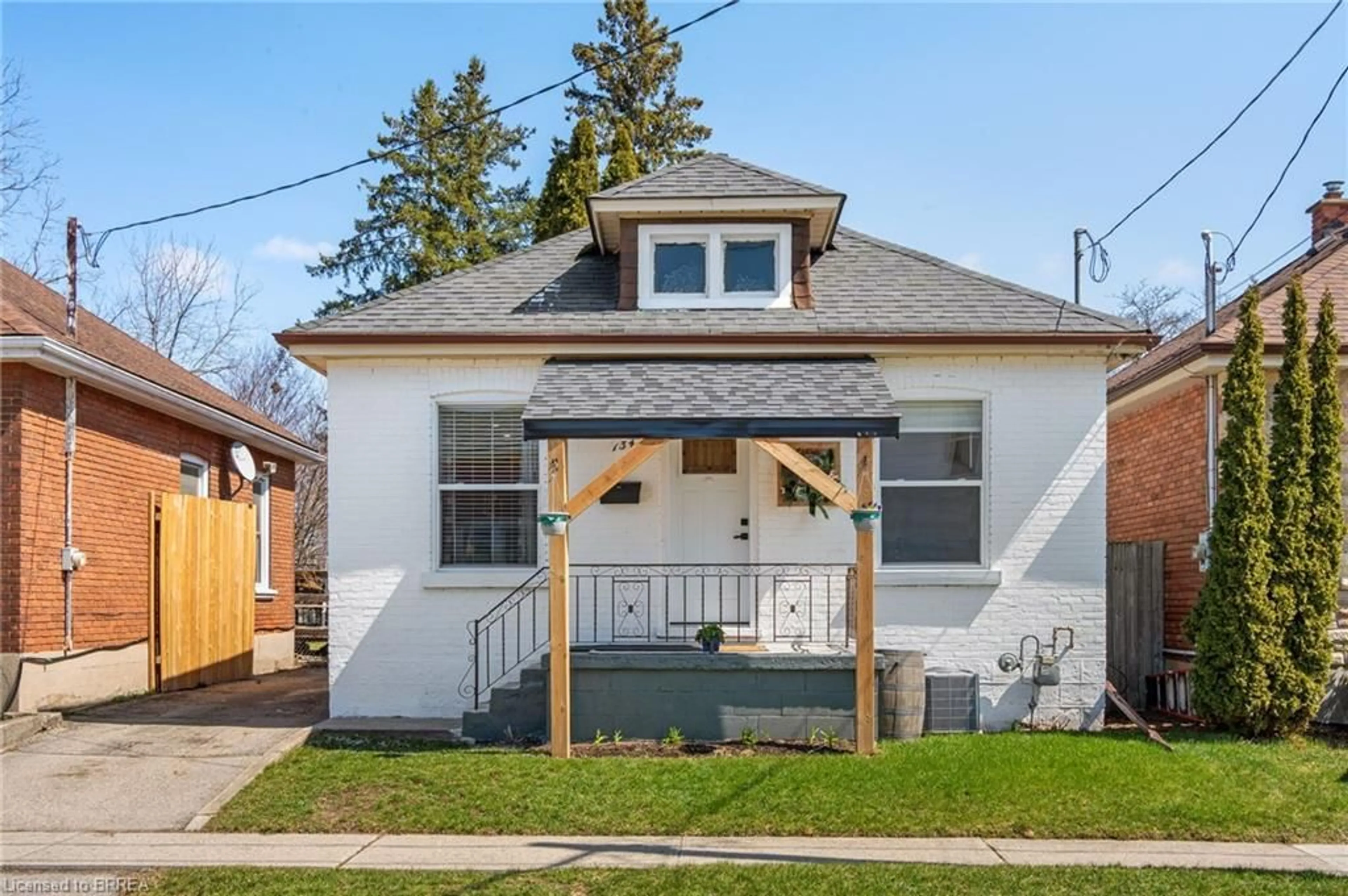 Home with vinyl exterior material, street for 134 Superior St, Brantford Ontario N3S 2L2