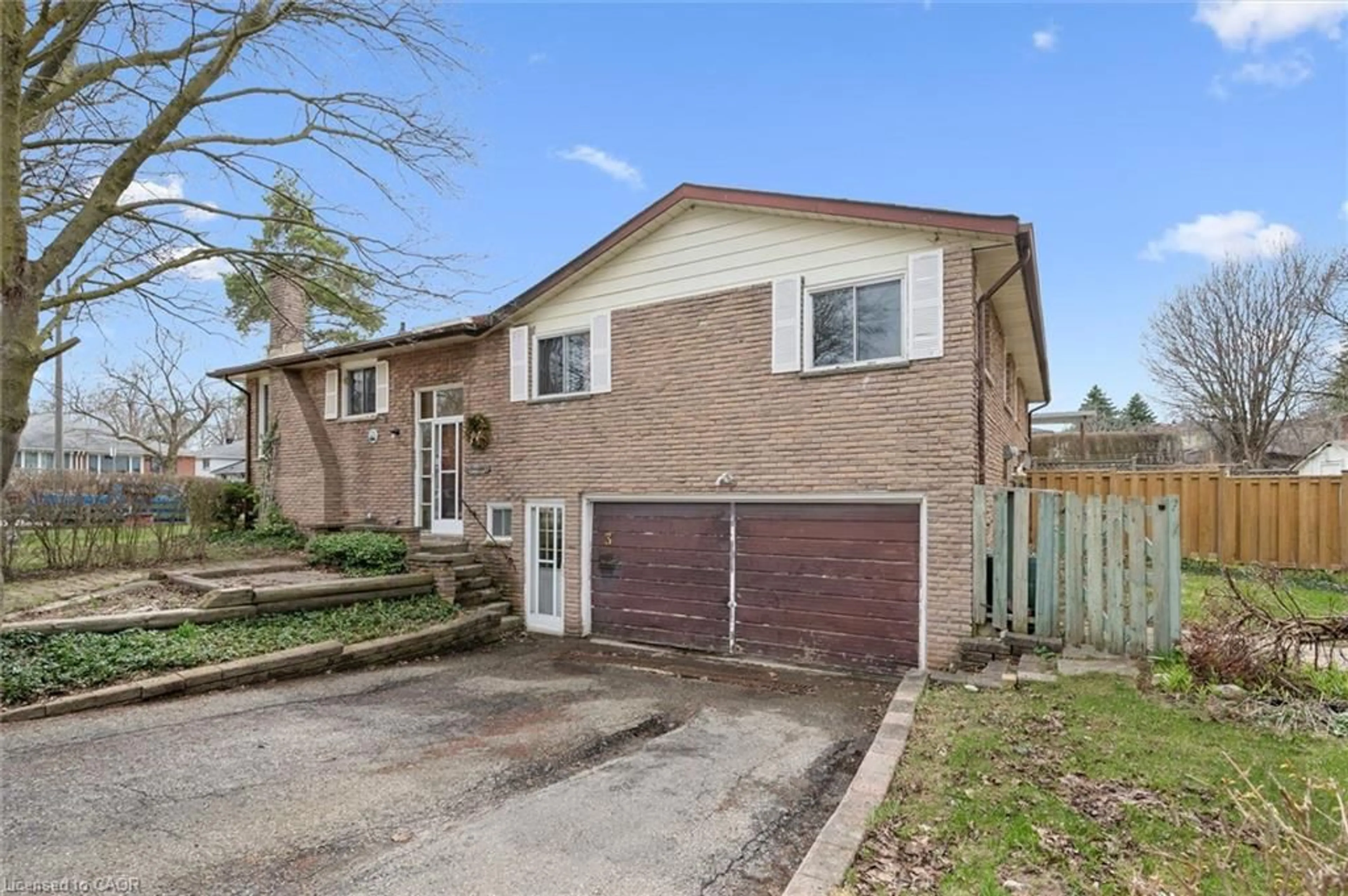 Home with brick exterior material, street for 3 Inadale Crt, Kitchener Ontario N2M 2Z7