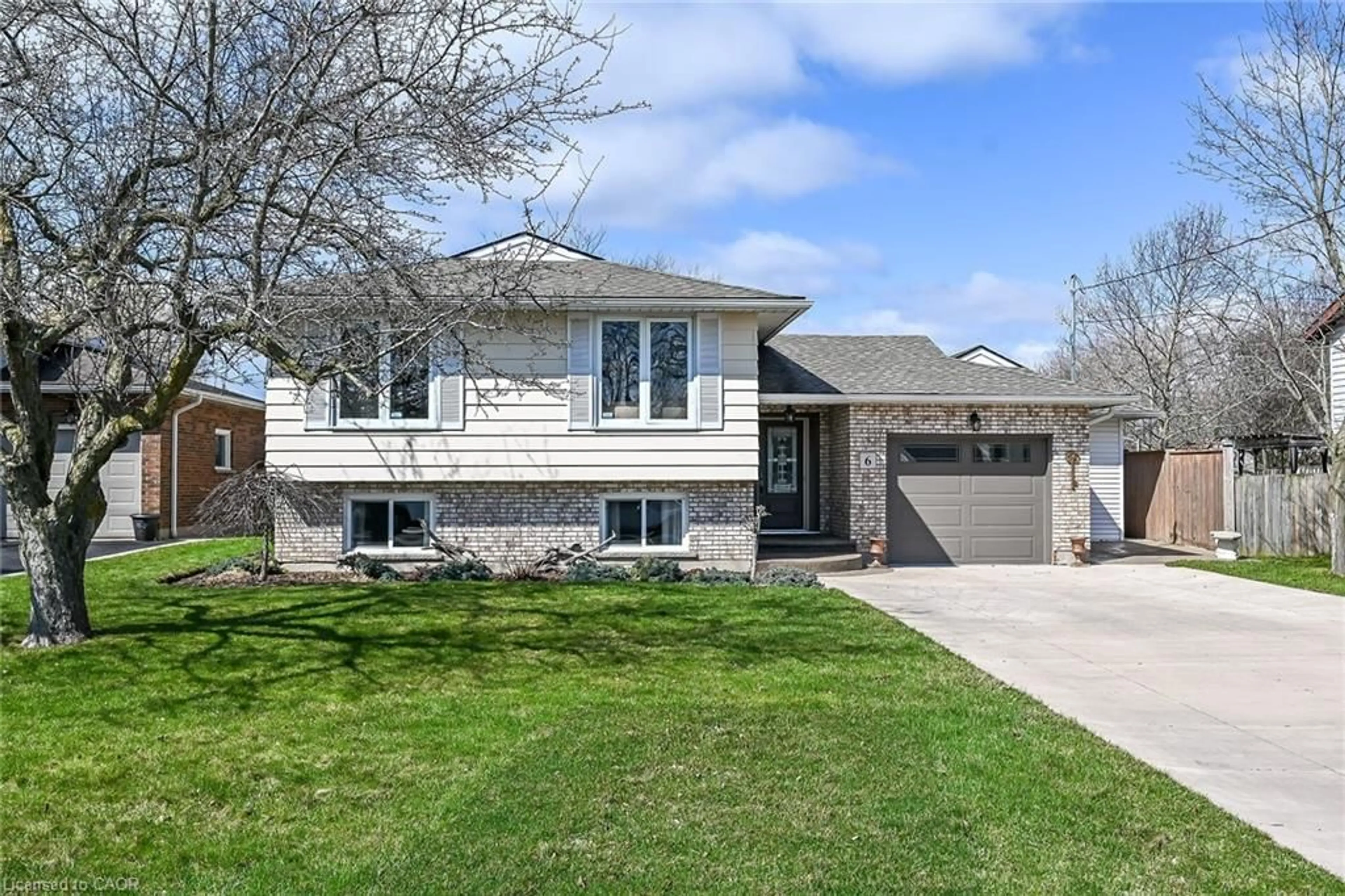 Home with vinyl exterior material, street for 6 Barbara St, Smithville Ontario L0R 2A0