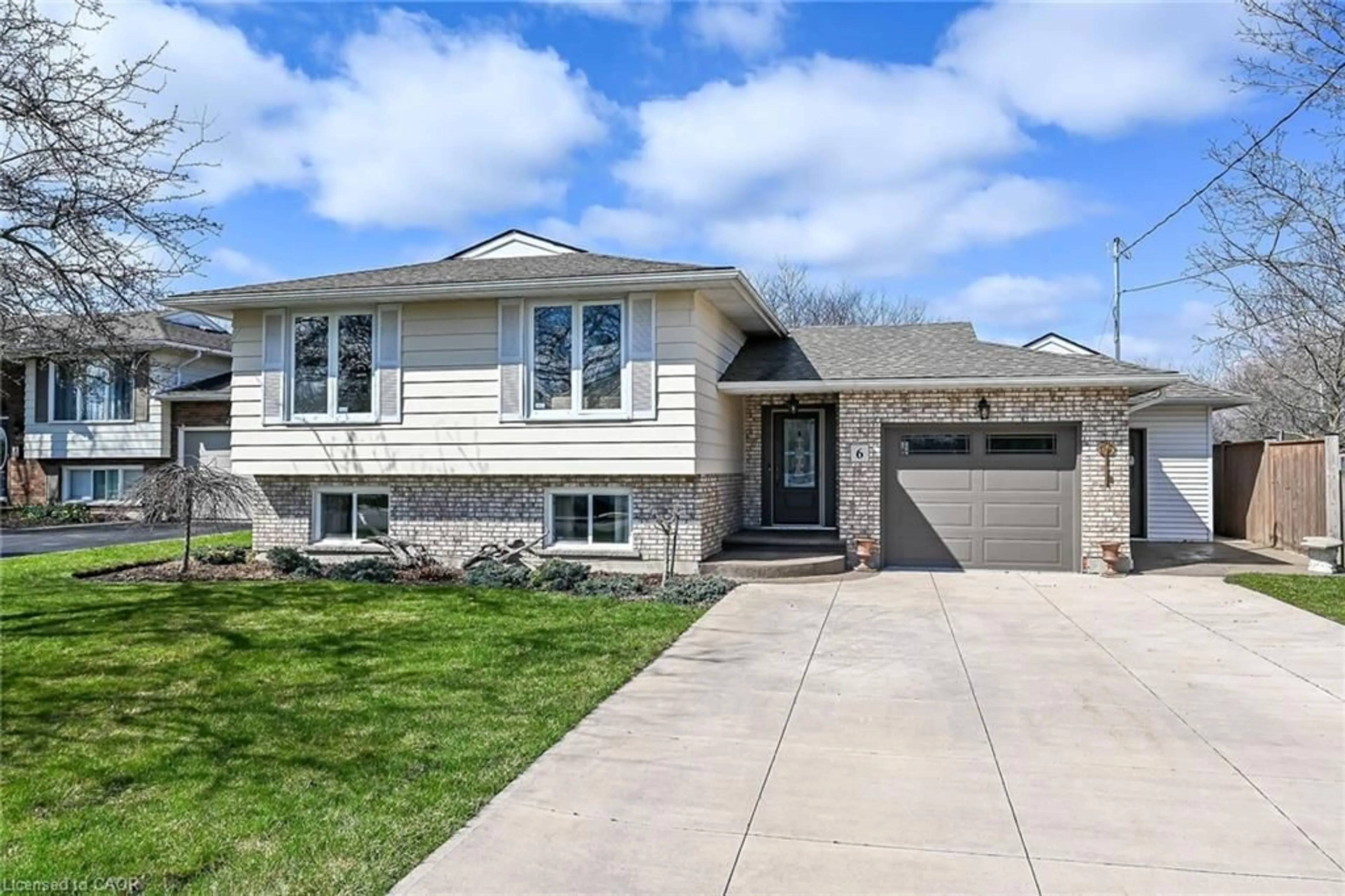 Home with vinyl exterior material, street for 6 Barbara St, Smithville Ontario L0R 2A0