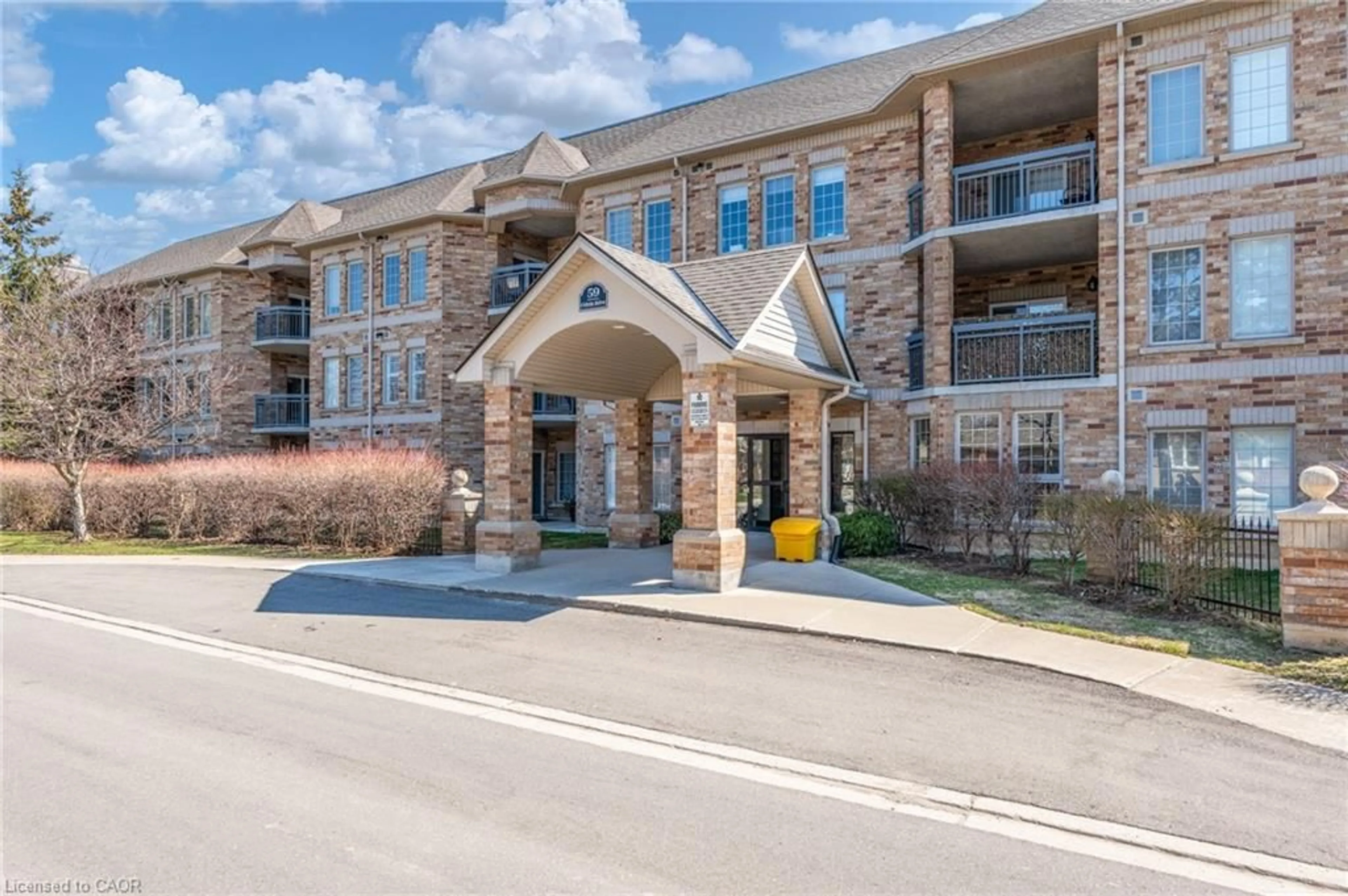 Indoor foyer for 59 Critzia Dr #314, Mount Hope Ontario L0R 1W0