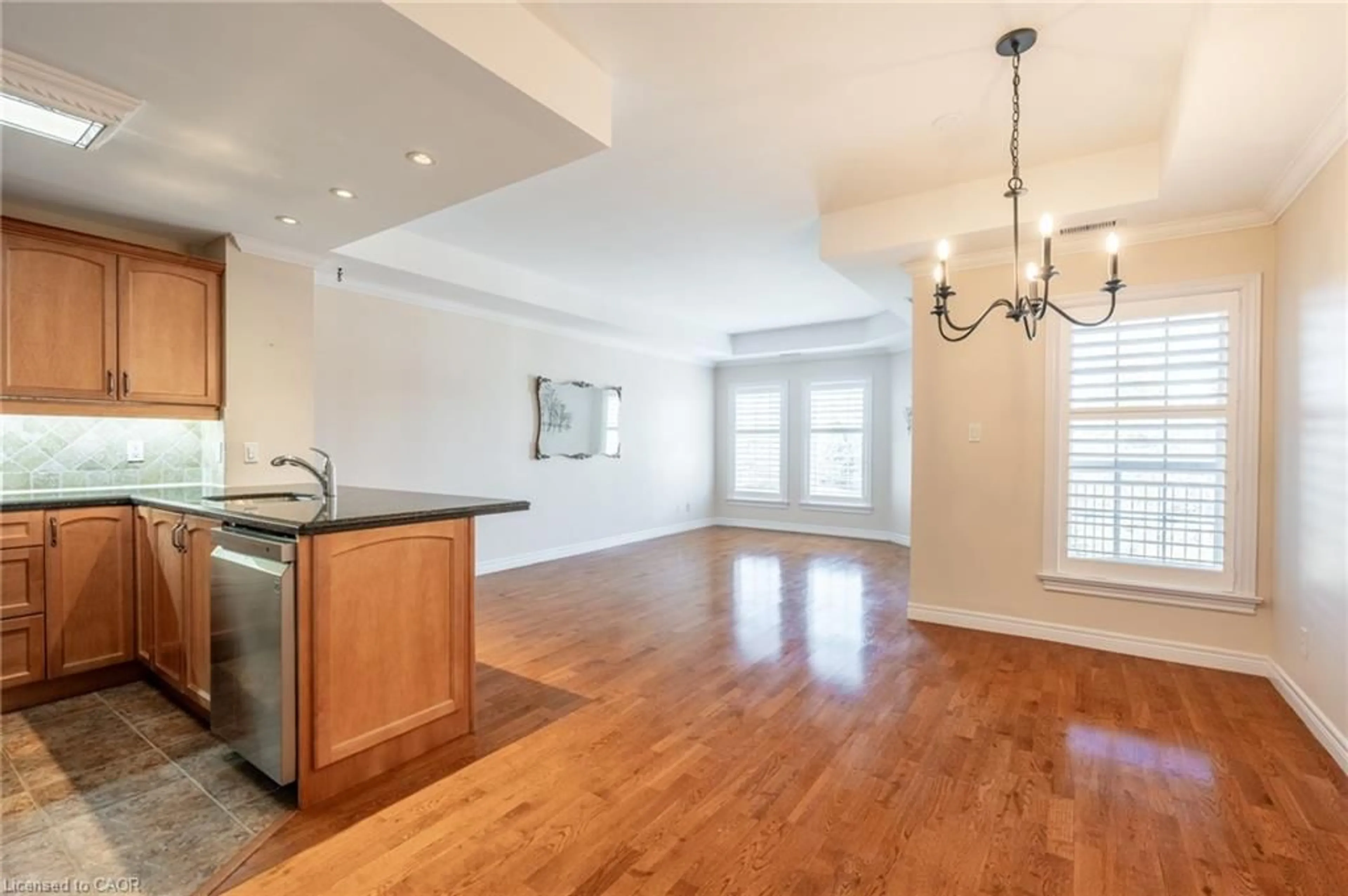 Open concept kitchen, wood/laminate floor for 59 Critzia Dr #314, Mount Hope Ontario L0R 1W0