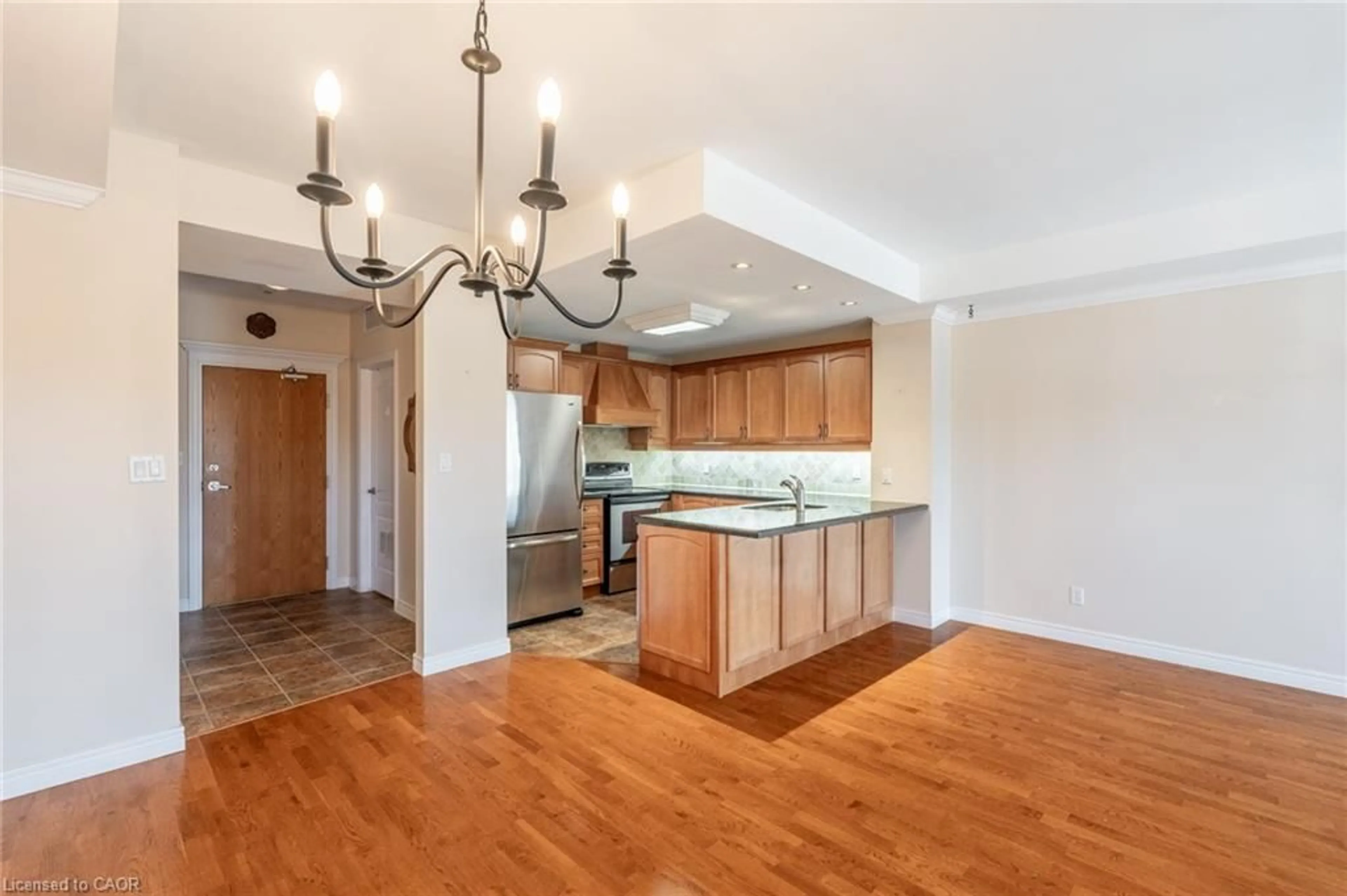 Open concept kitchen, wood/laminate floor for 59 Critzia Dr #314, Mount Hope Ontario L0R 1W0