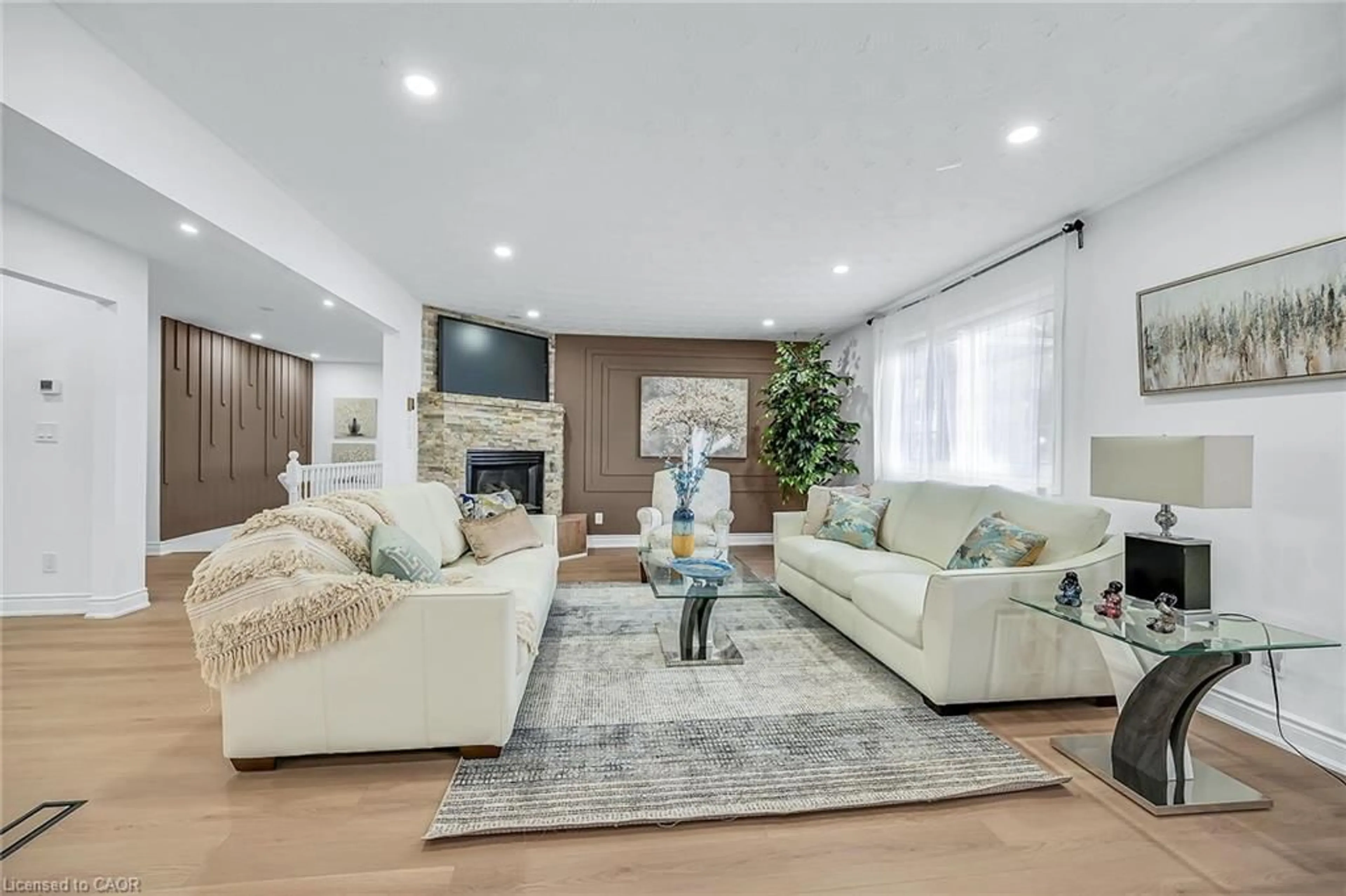 Living room with furniture, unknown for 120 Second Rd, Stoney Creek Ontario L8J 3J2