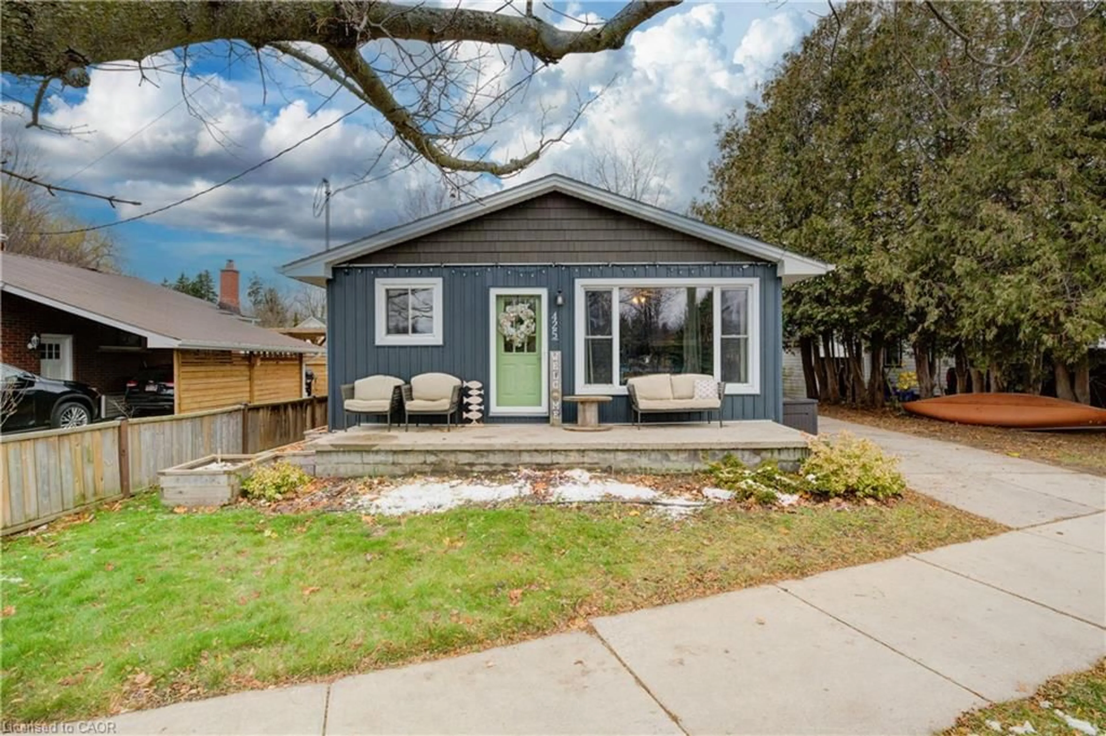 Home with vinyl exterior material, street for 425 St Patrick St, Port Dover Ontario N0A 1N0