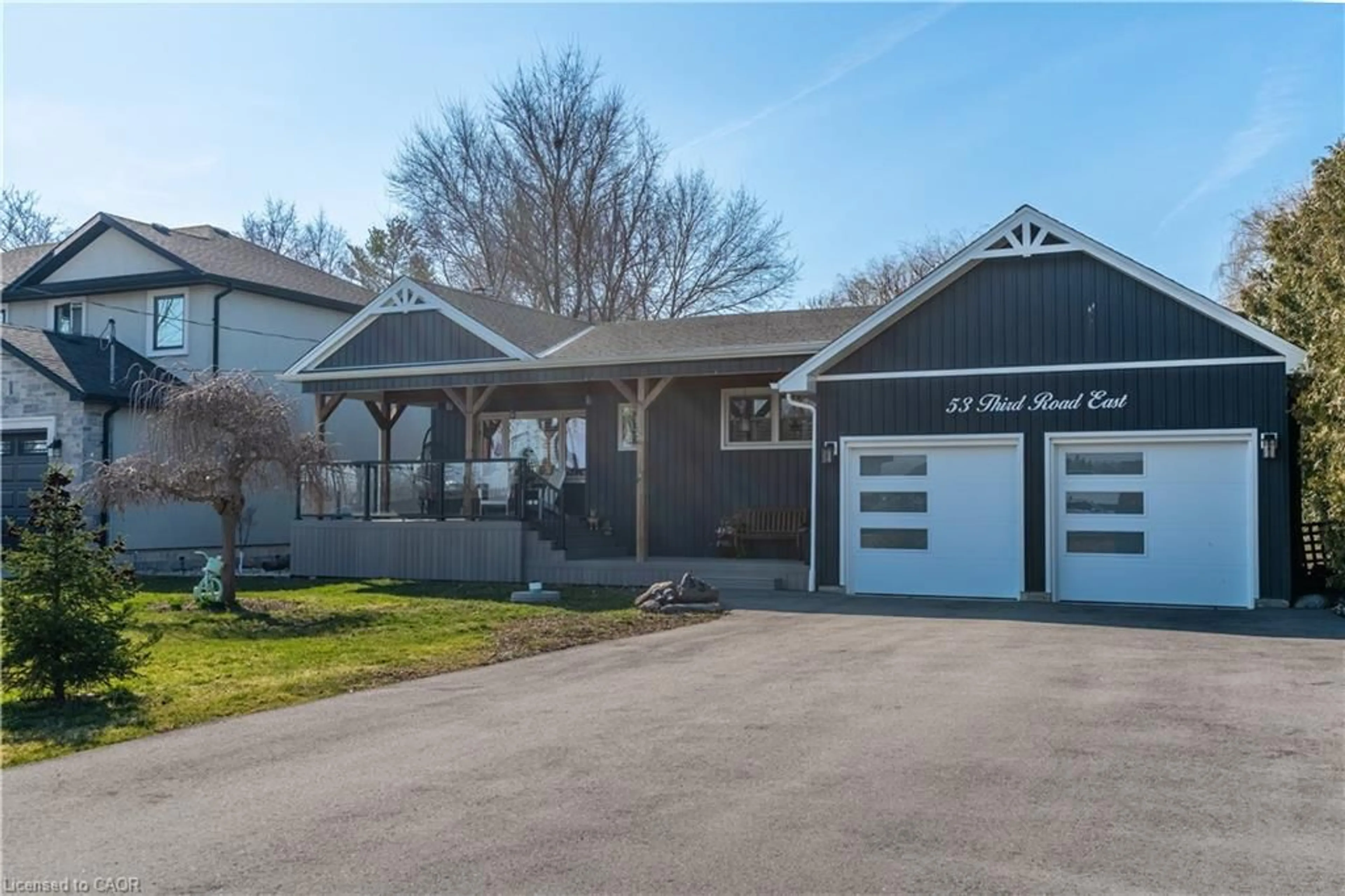 Home with vinyl exterior material, street for 53 Third Rd, Hamilton Ontario L8J 3J5