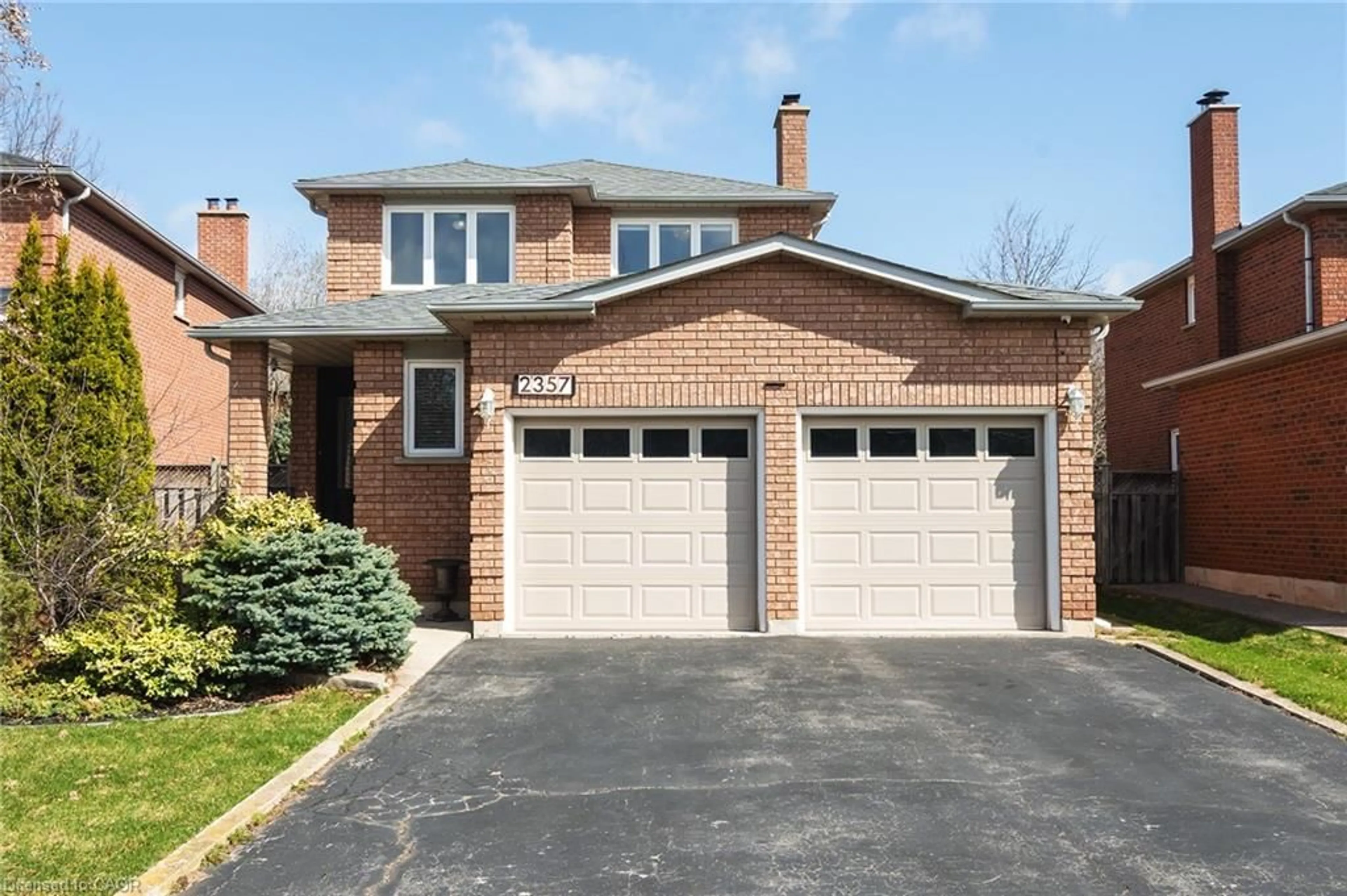 Home with brick exterior material, street for 2357 Mowat Ave, Oakville Ontario L6H 5X3