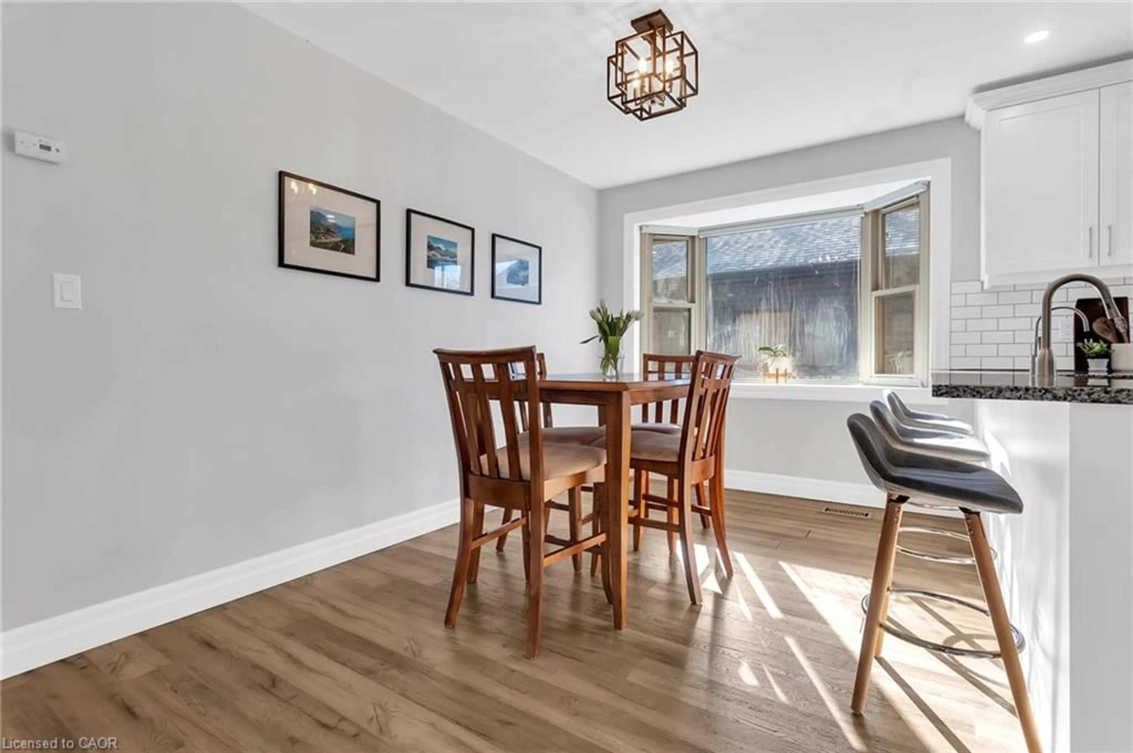 Dining room, wood/laminate floor for 868 Grosvenor St, Woodstock Ontario N4S 5H1